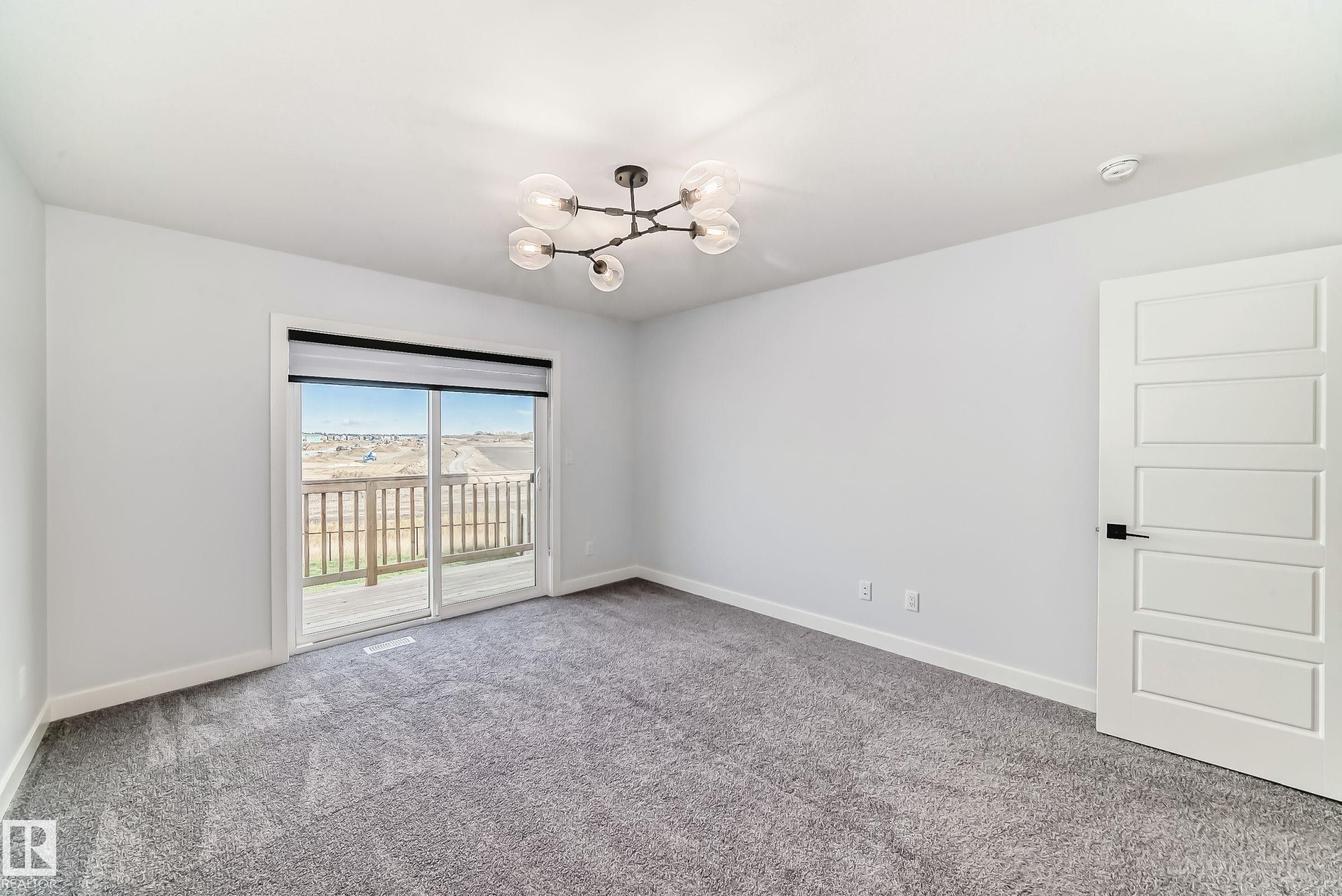 9411 Pear Crescent, Edmonton, AB - Indoor Photo Showing Other Room