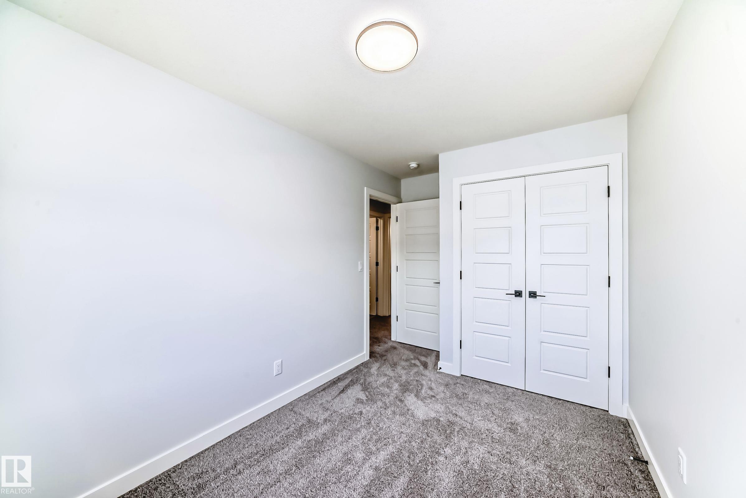 9411 Pear Crescent, Edmonton, AB - Indoor Photo Showing Other Room