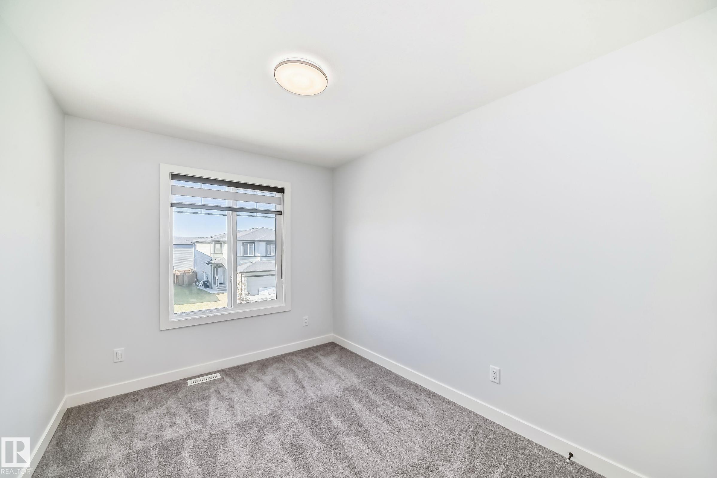 9411 Pear Crescent, Edmonton, AB - Indoor Photo Showing Other Room