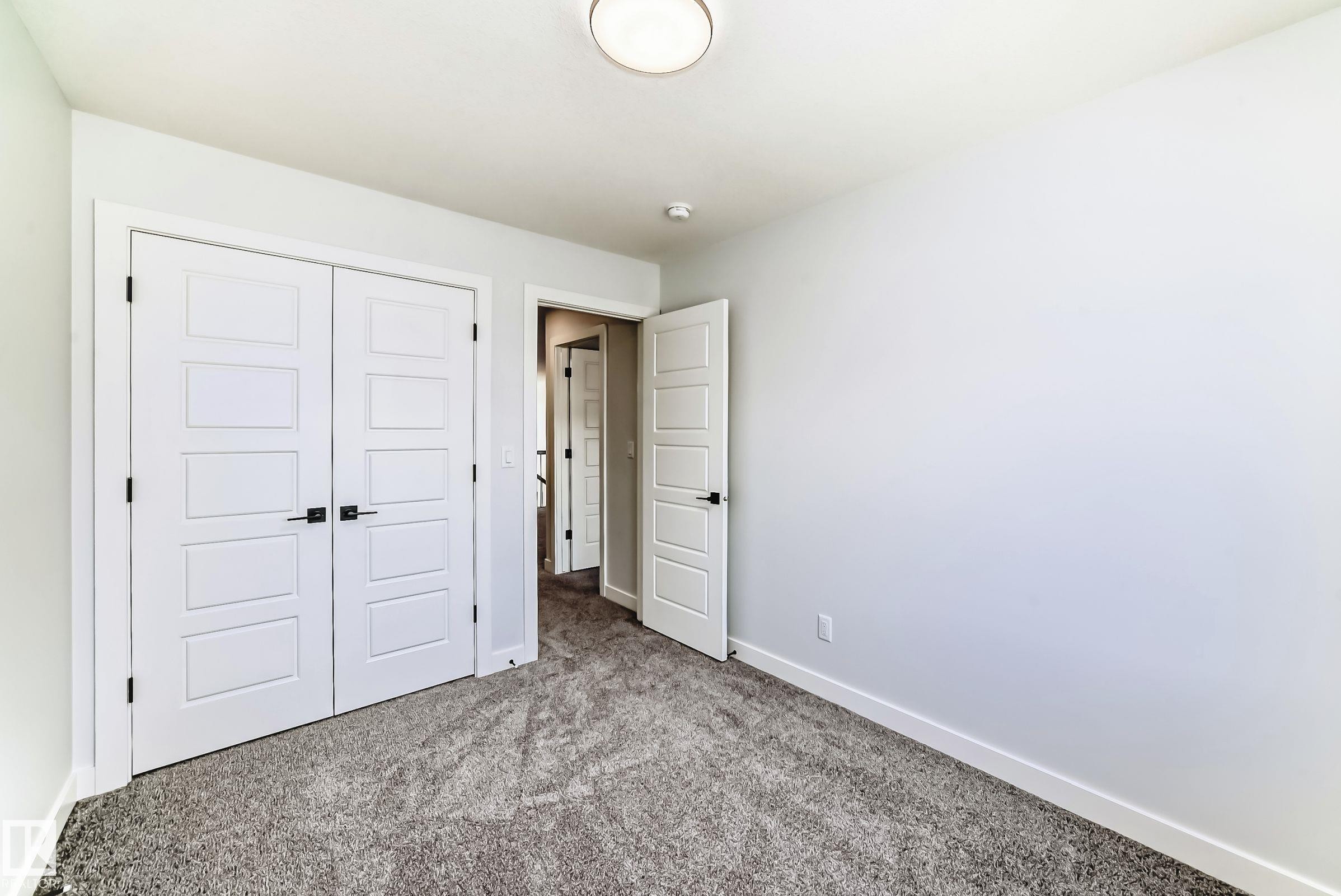 9411 Pear Crescent, Edmonton, AB - Indoor Photo Showing Other Room