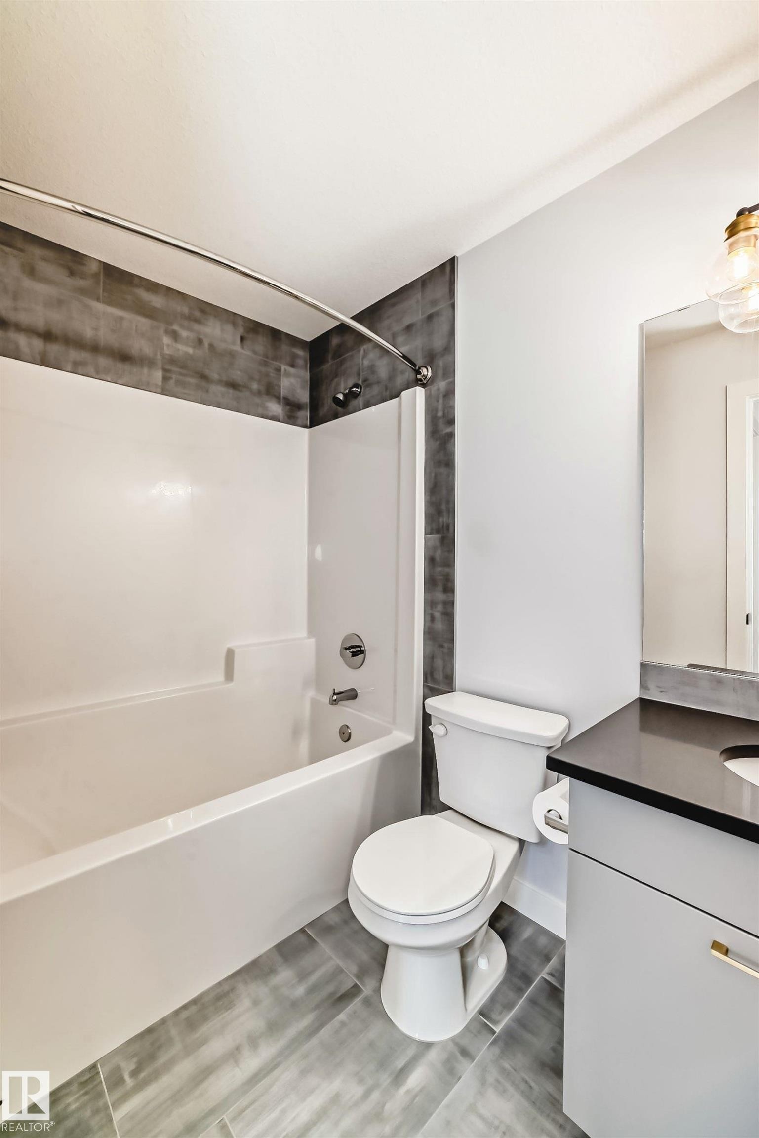 9411 Pear Crescent, Edmonton, AB - Indoor Photo Showing Bathroom