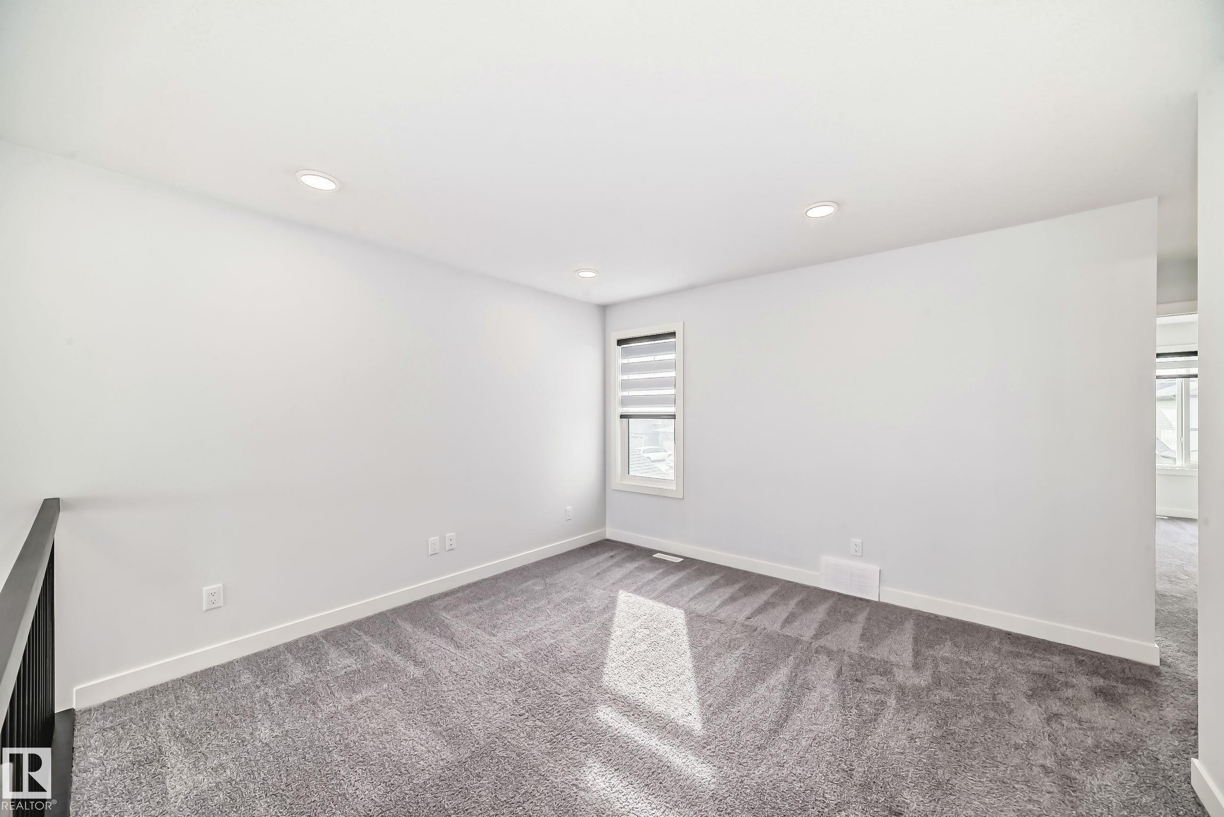 9411 Pear Crescent, Edmonton, AB - Indoor Photo Showing Other Room