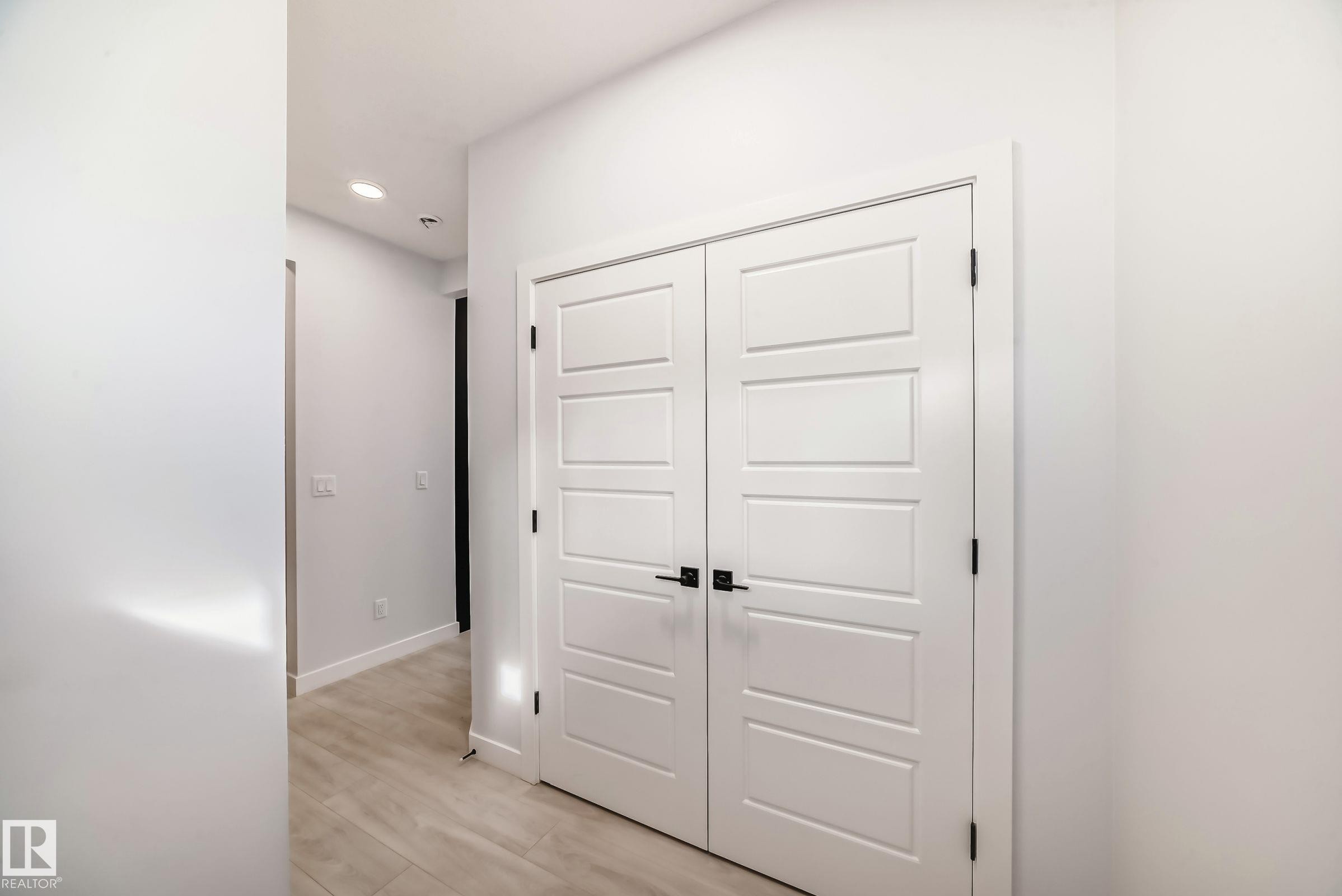 9411 Pear Crescent, Edmonton, AB - Indoor Photo Showing Other Room