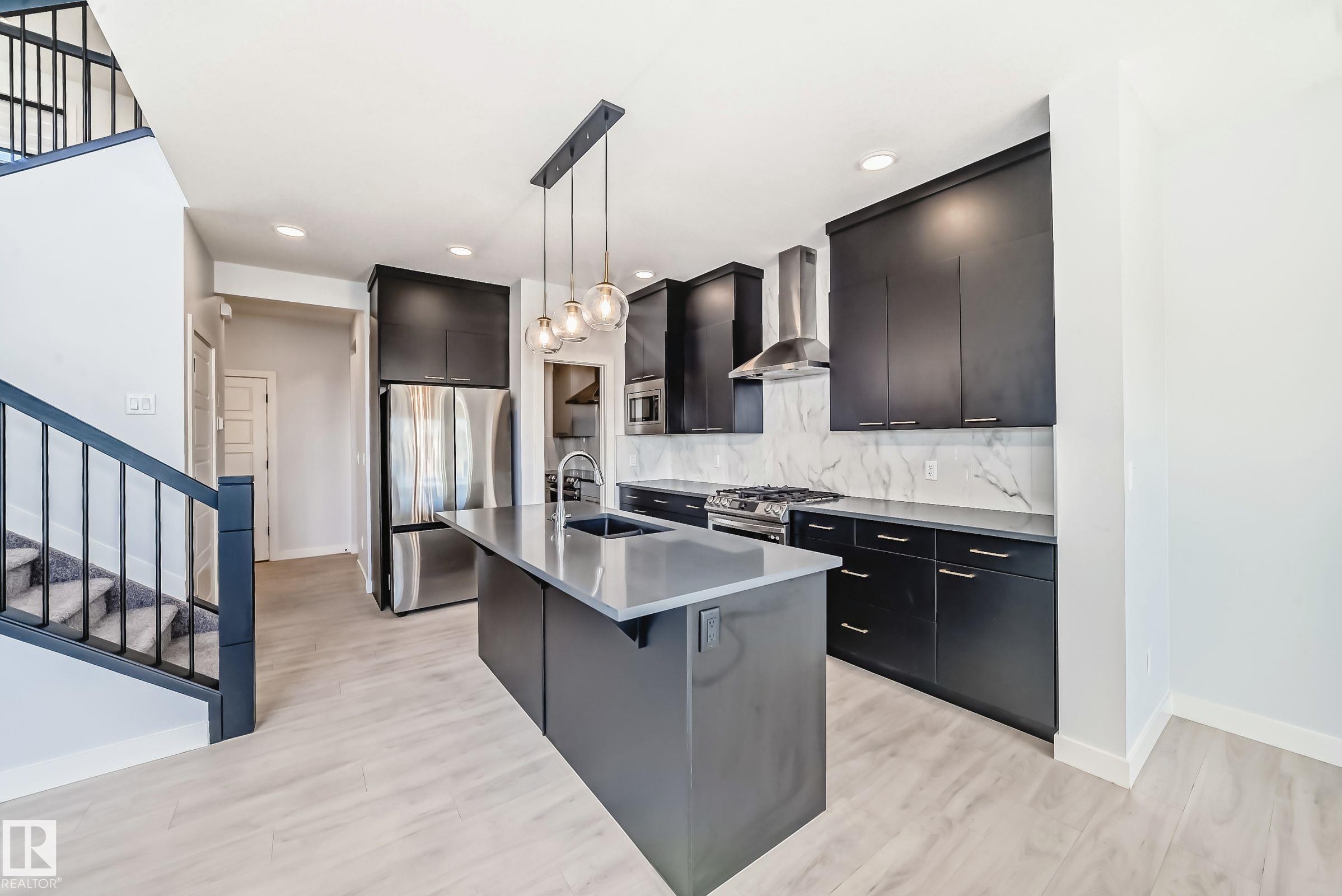 9411 Pear Crescent, Edmonton, AB - Indoor Photo Showing Kitchen With Upgraded Kitchen