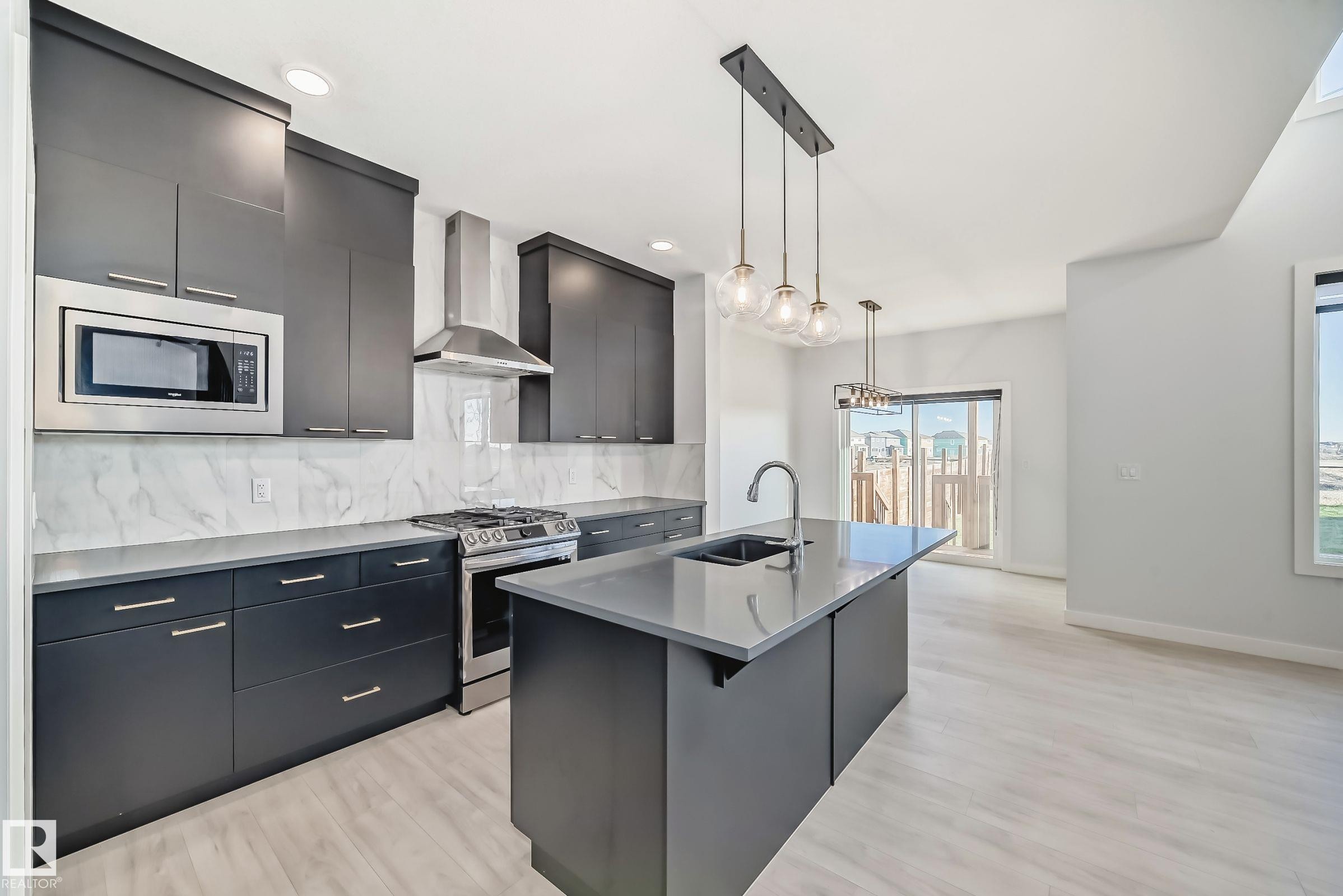 9411 Pear Crescent, Edmonton, AB - Indoor Photo Showing Kitchen With Upgraded Kitchen