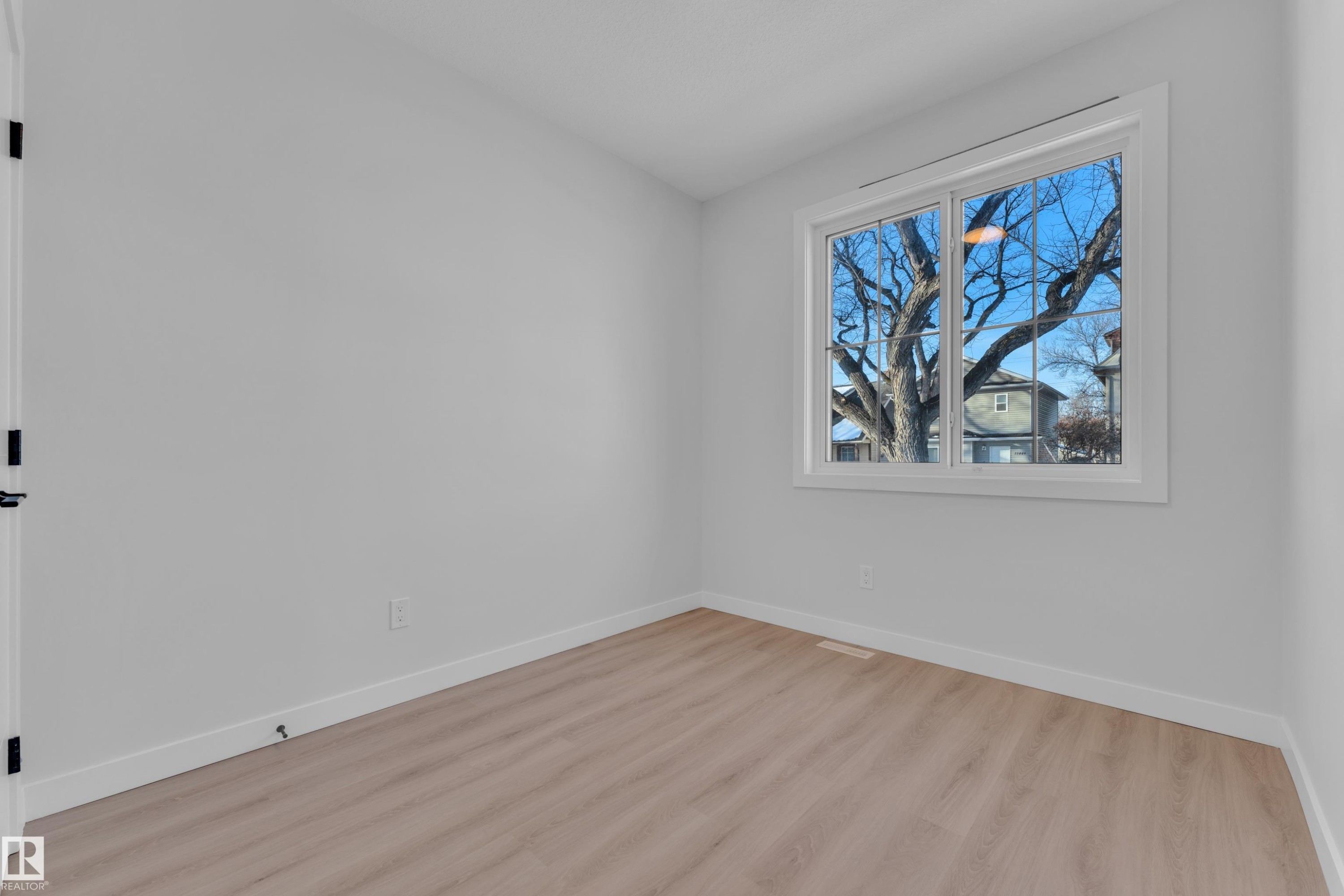 9531/ 9533 115 Ave, Edmonton, AB - Indoor Photo Showing Other Room