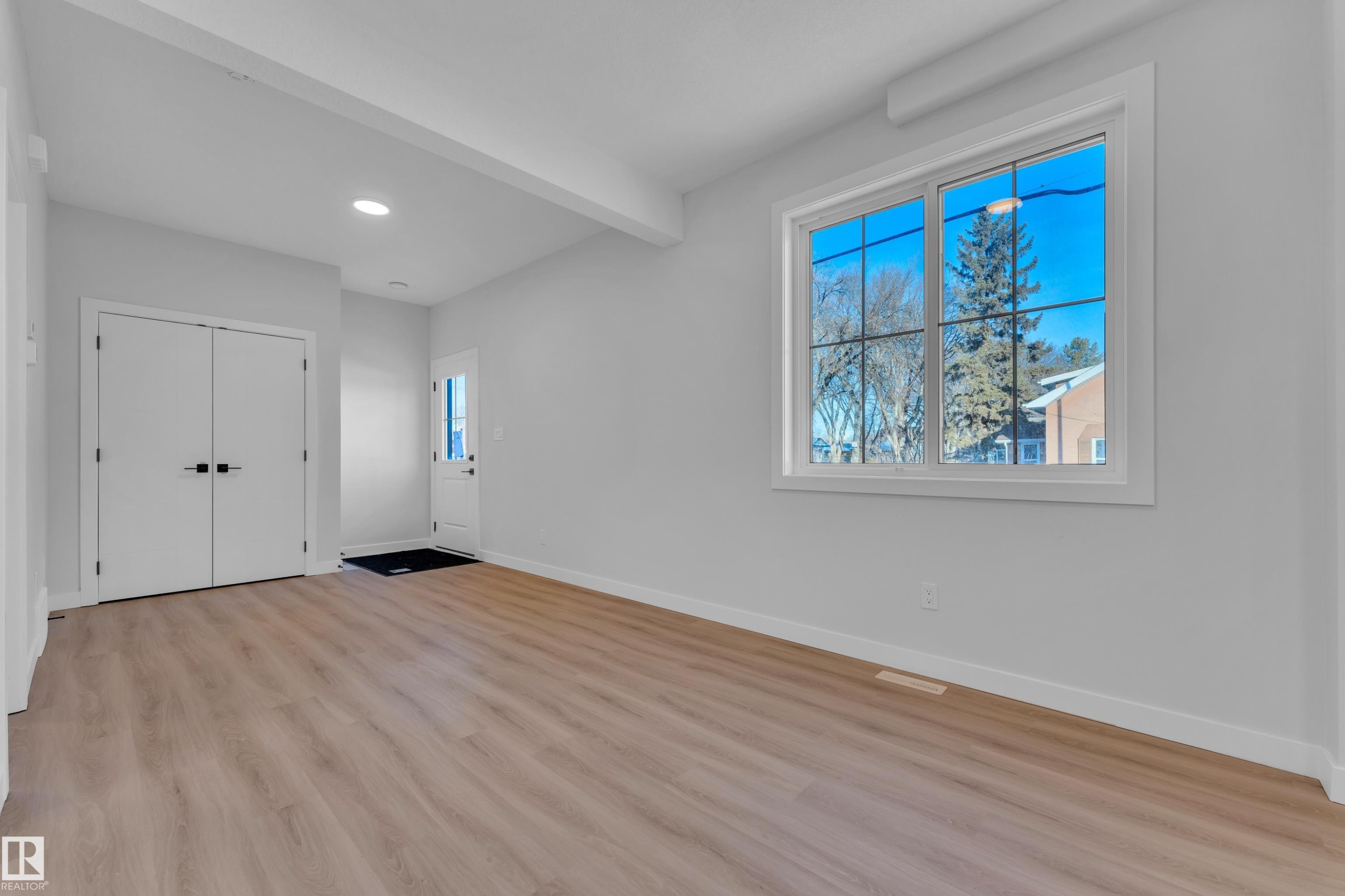 9531/ 9533 115 Ave, Edmonton, AB - Indoor Photo Showing Other Room