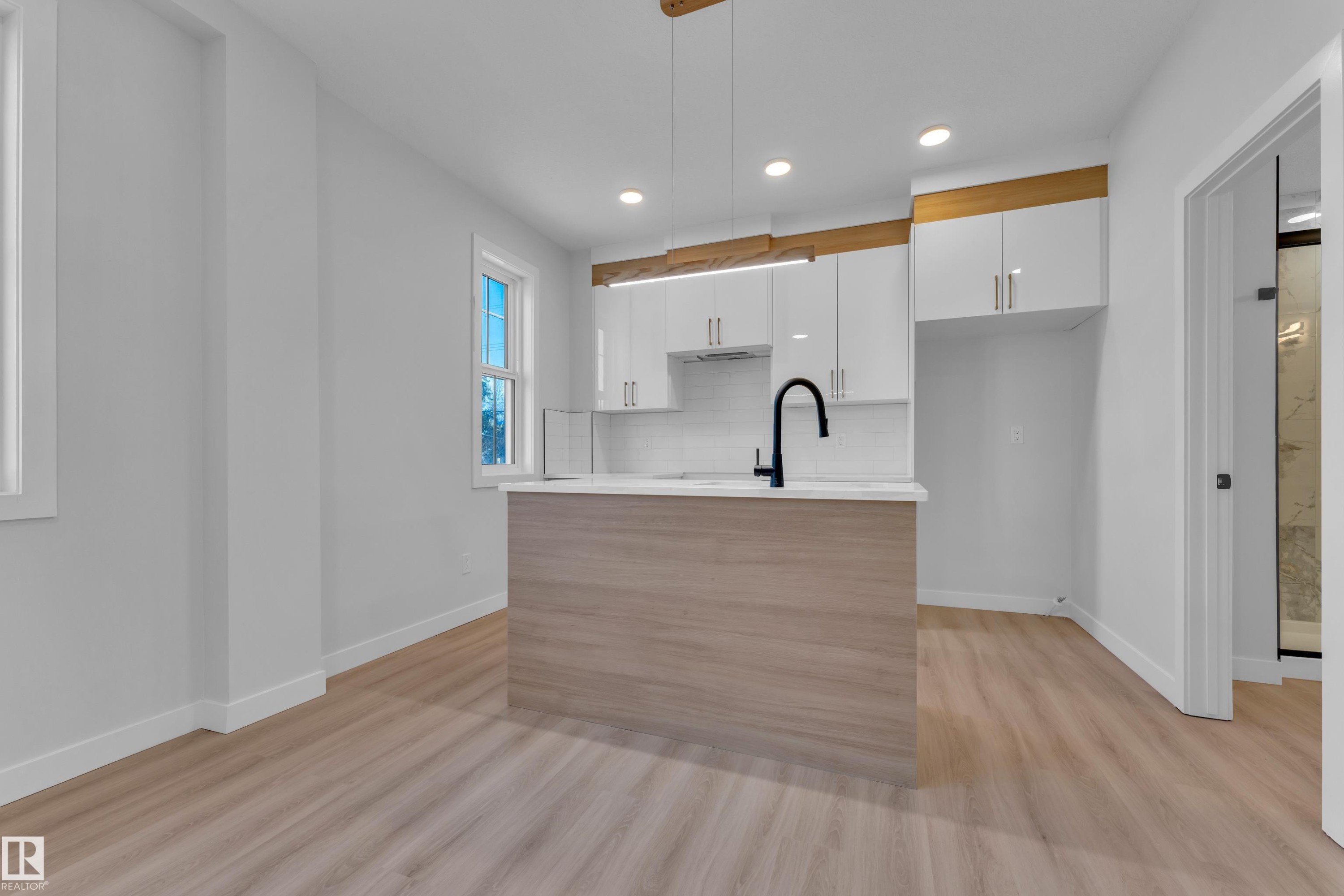9531/ 9533 115 Ave, Edmonton, AB - Indoor Photo Showing Other Room