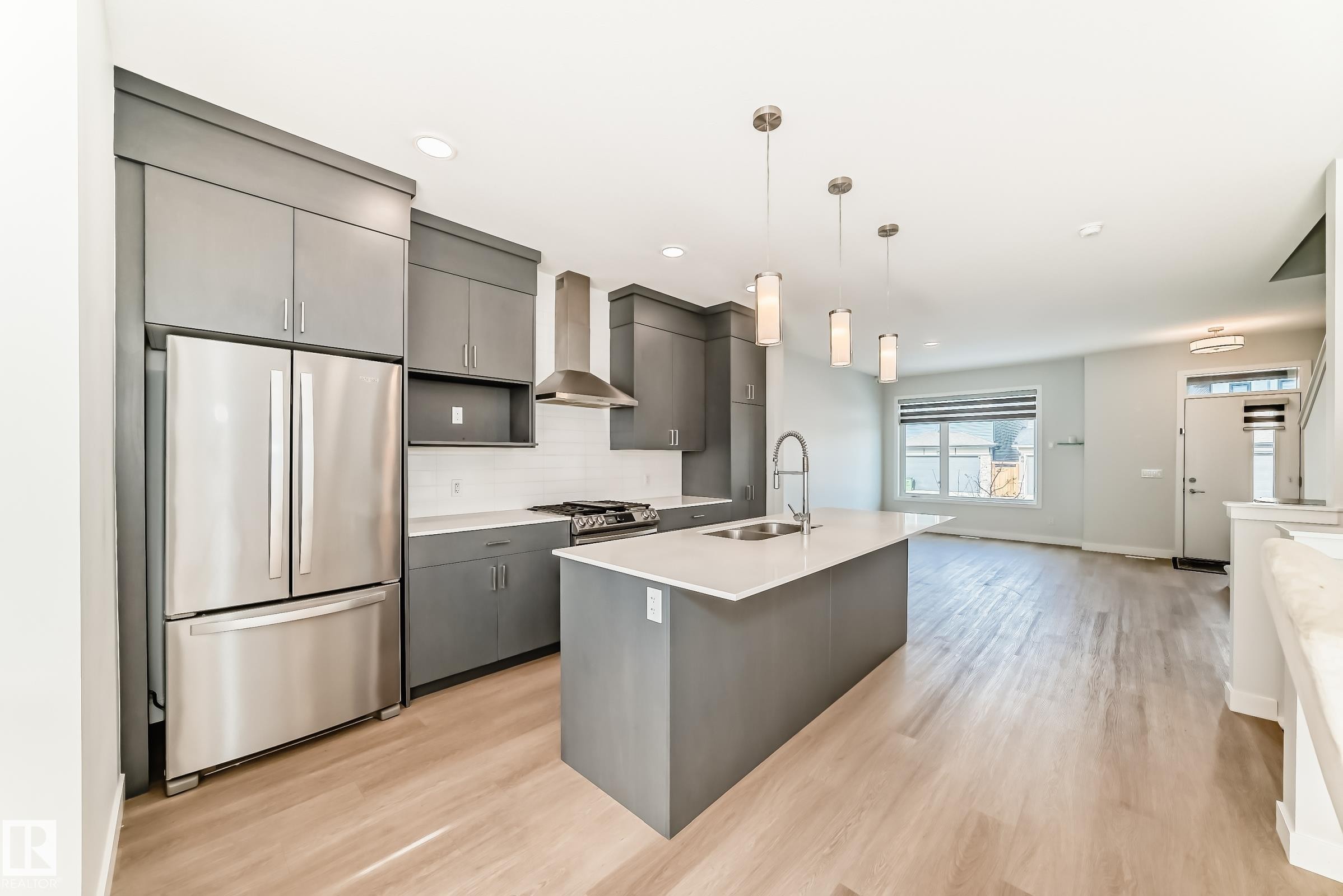 4005 Hawthorn Link Link, Edmonton, AB - Indoor Photo Showing Kitchen With Upgraded Kitchen