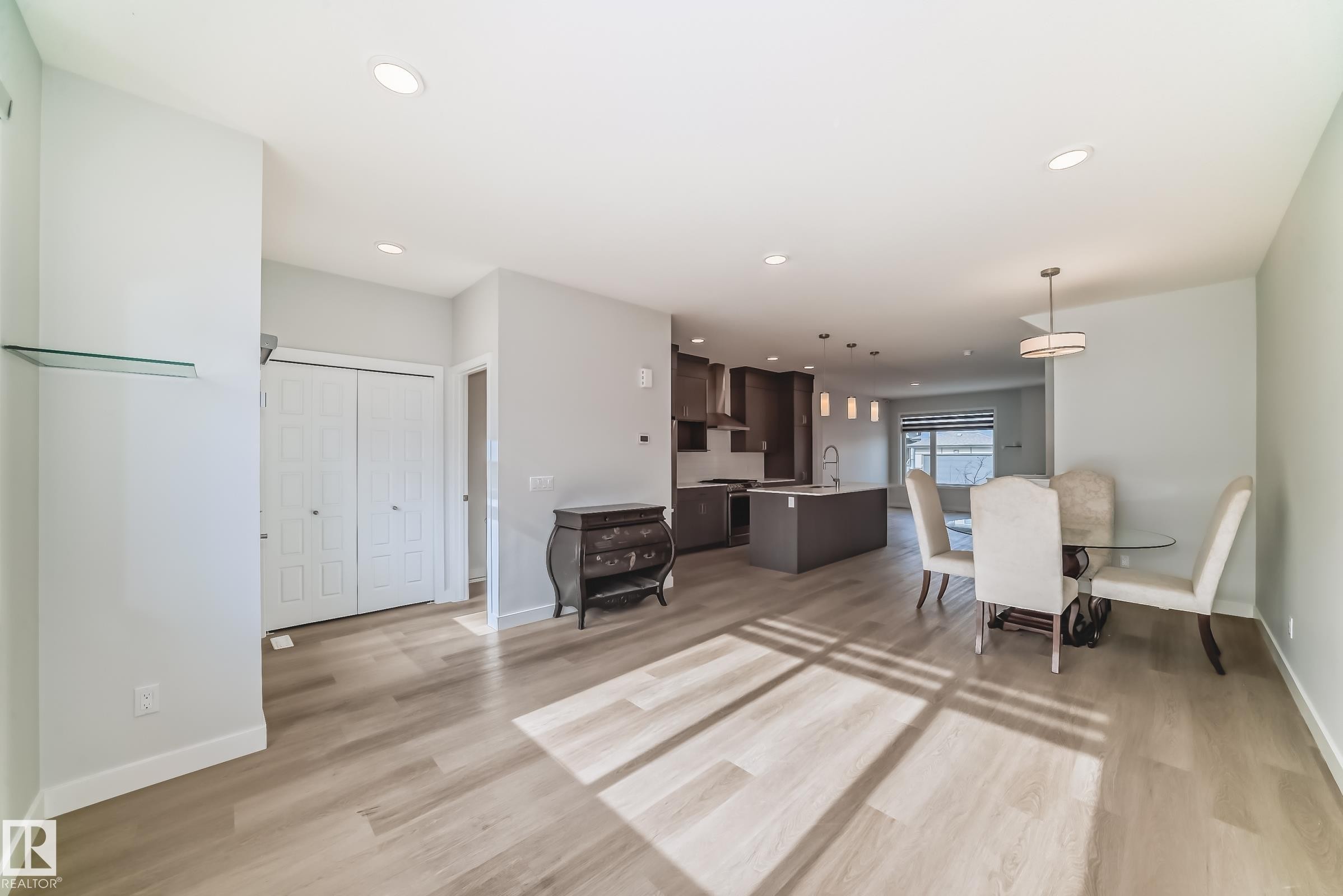 4005 Hawthorn Link Link, Edmonton, AB - Indoor