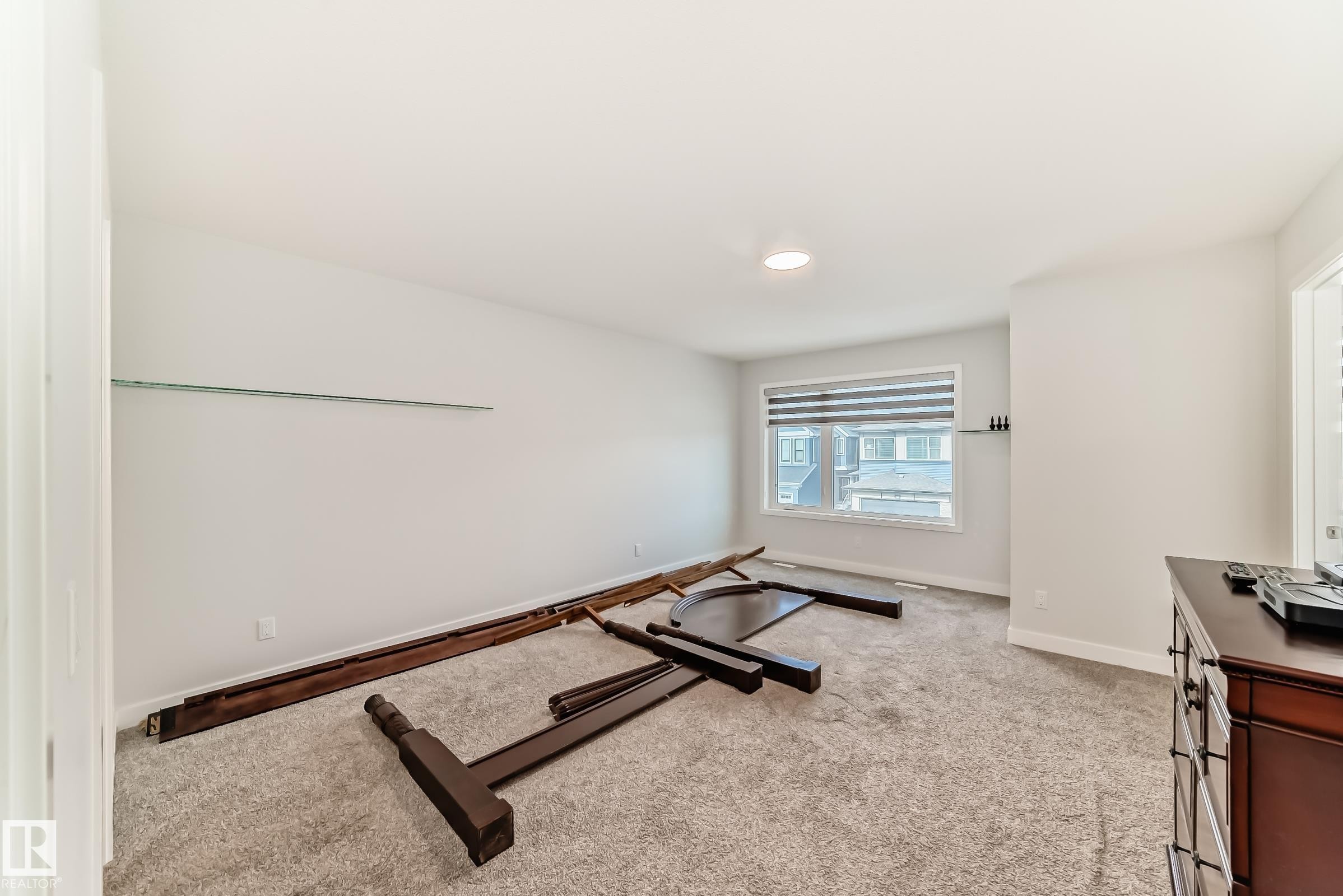 4005 Hawthorn Link Link, Edmonton, AB - Indoor Photo Showing Gym Room