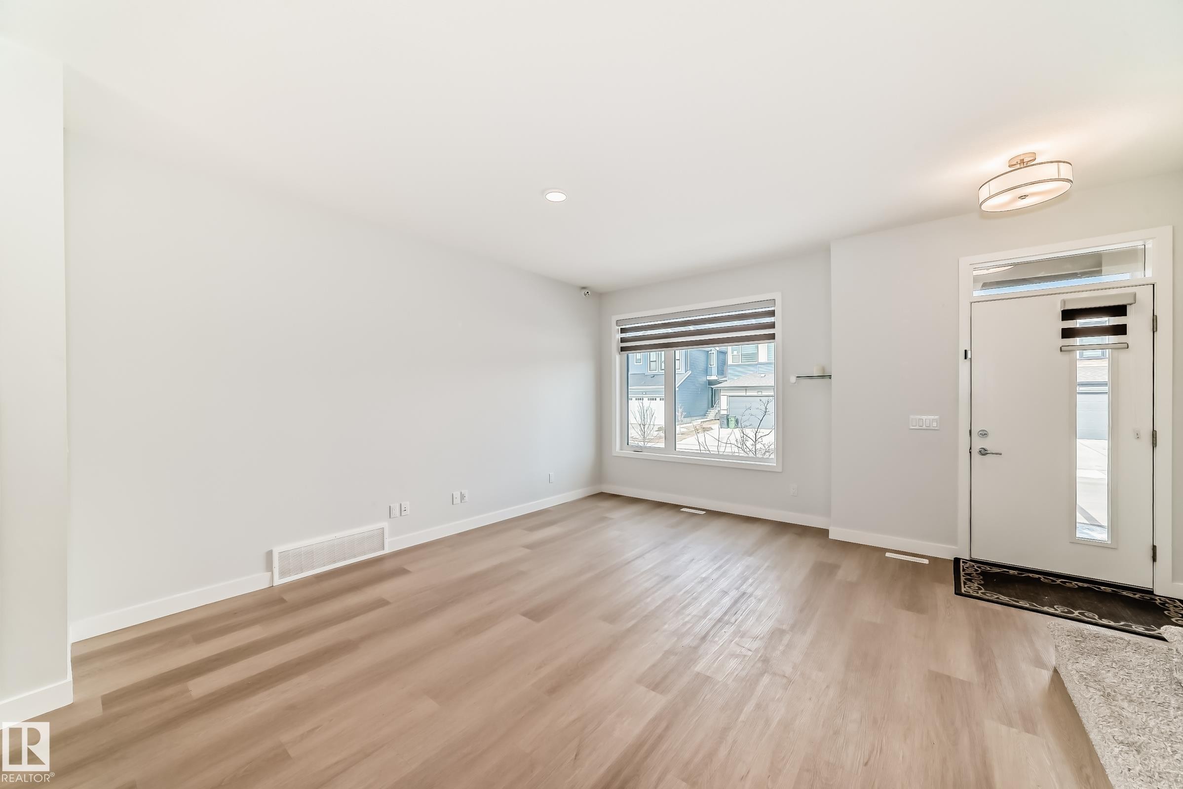 4005 Hawthorn Link Link, Edmonton, AB - Indoor Photo Showing Other Room