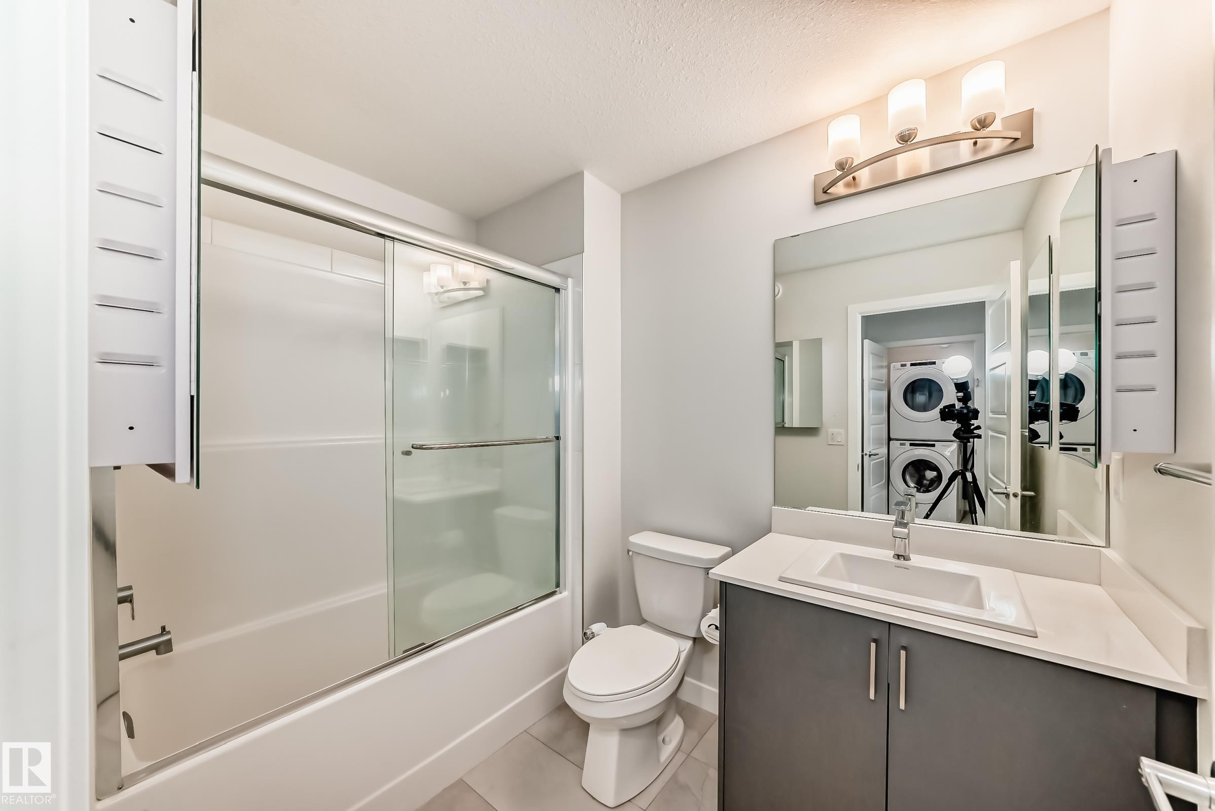 4005 Hawthorn Link Link, Edmonton, AB - Indoor Photo Showing Bathroom