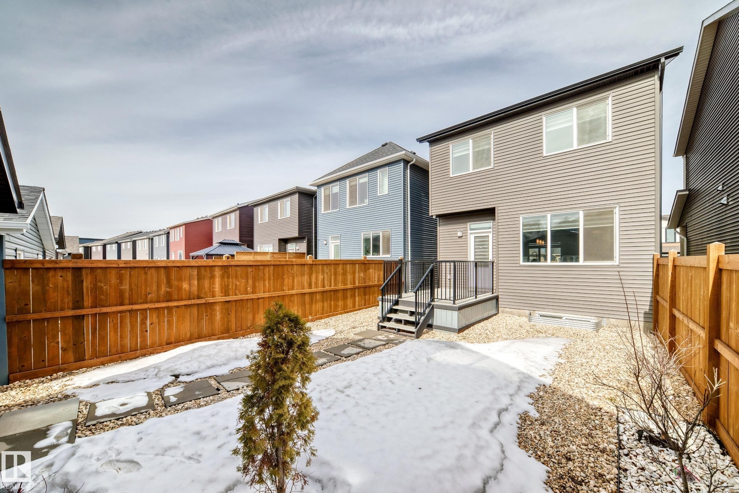 4005 Hawthorn Link Link, Edmonton, AB - Outdoor
