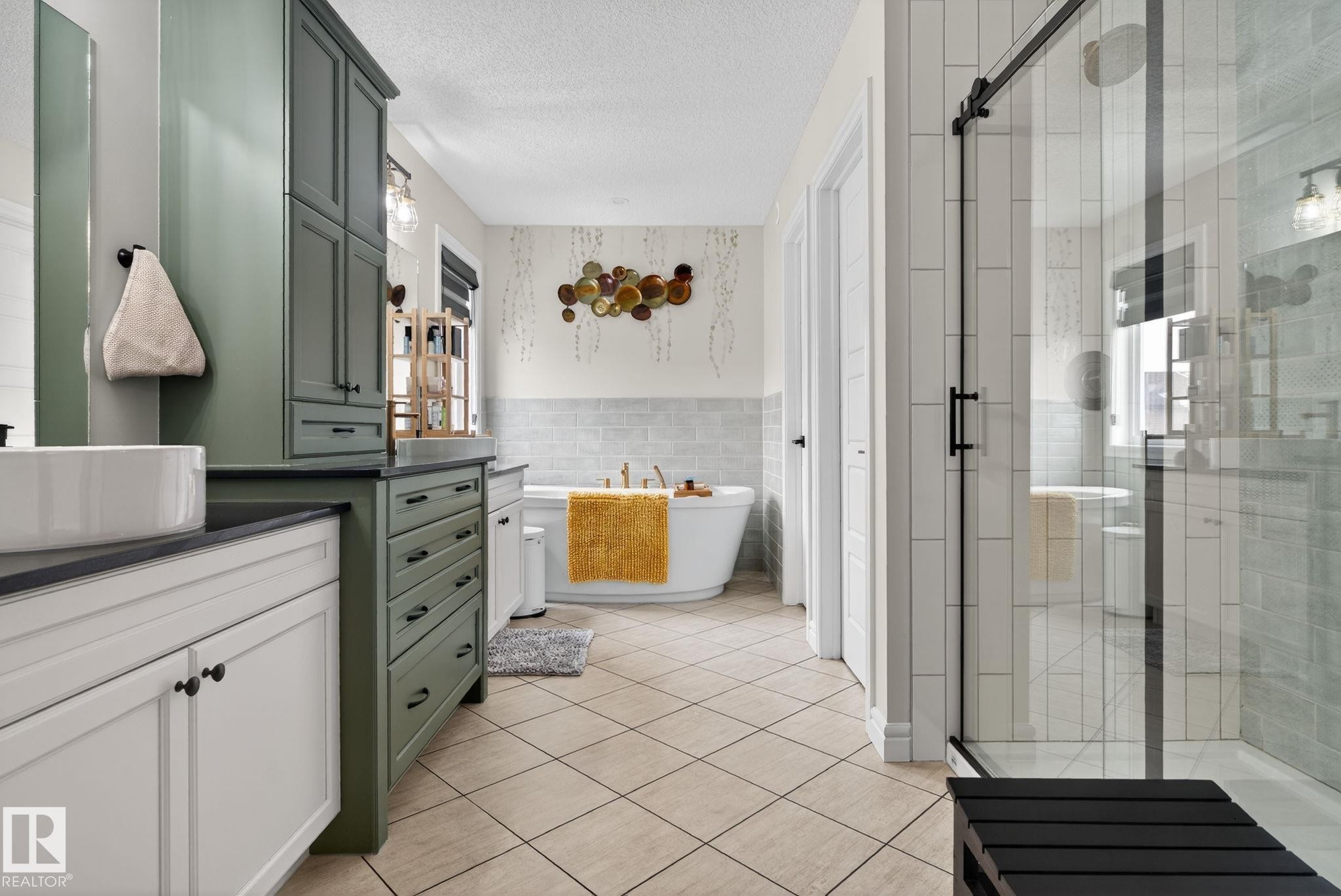 924 173 Street, Edmonton, AB - Indoor Photo Showing Bathroom