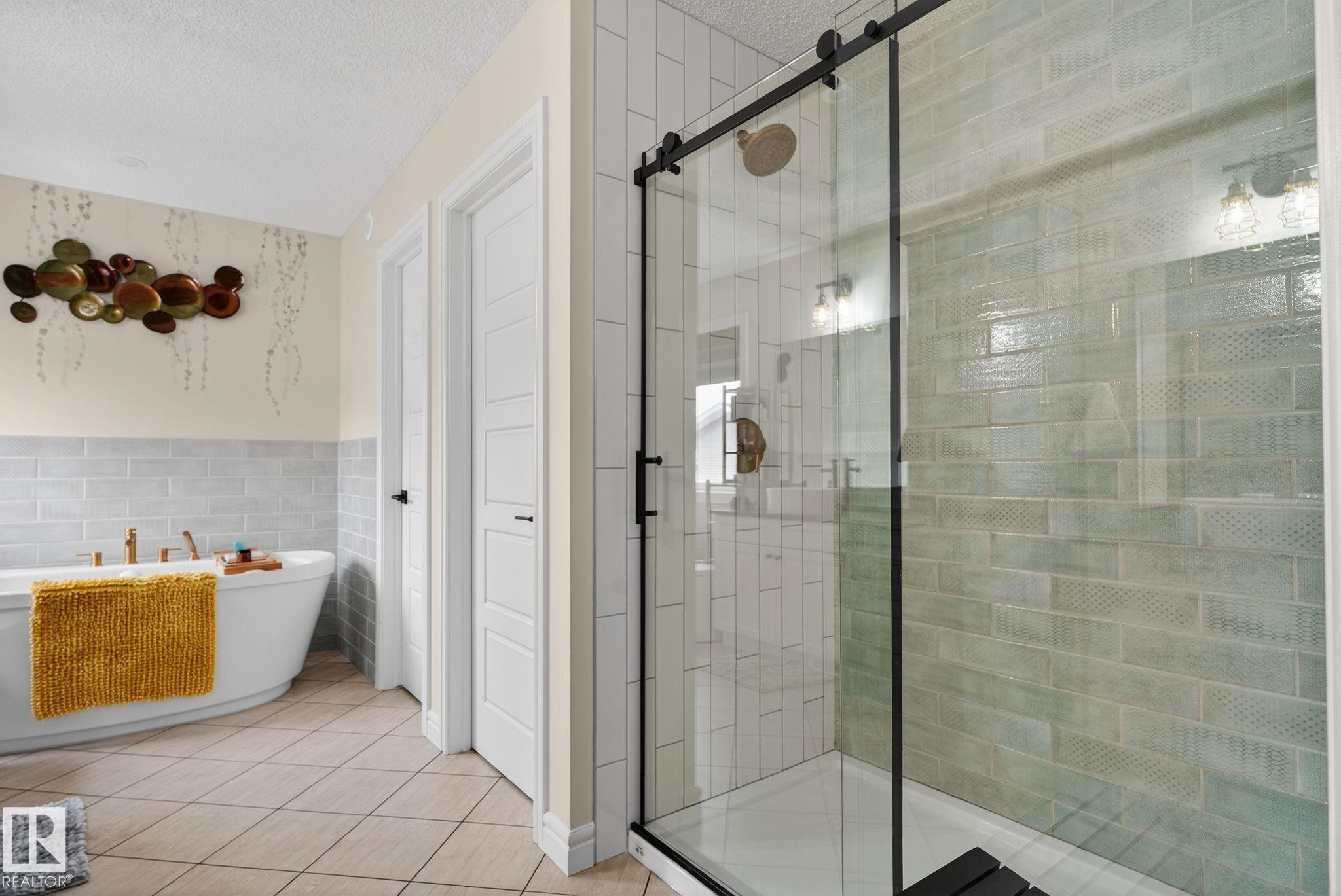 924 173 Street, Edmonton, AB - Indoor Photo Showing Bathroom