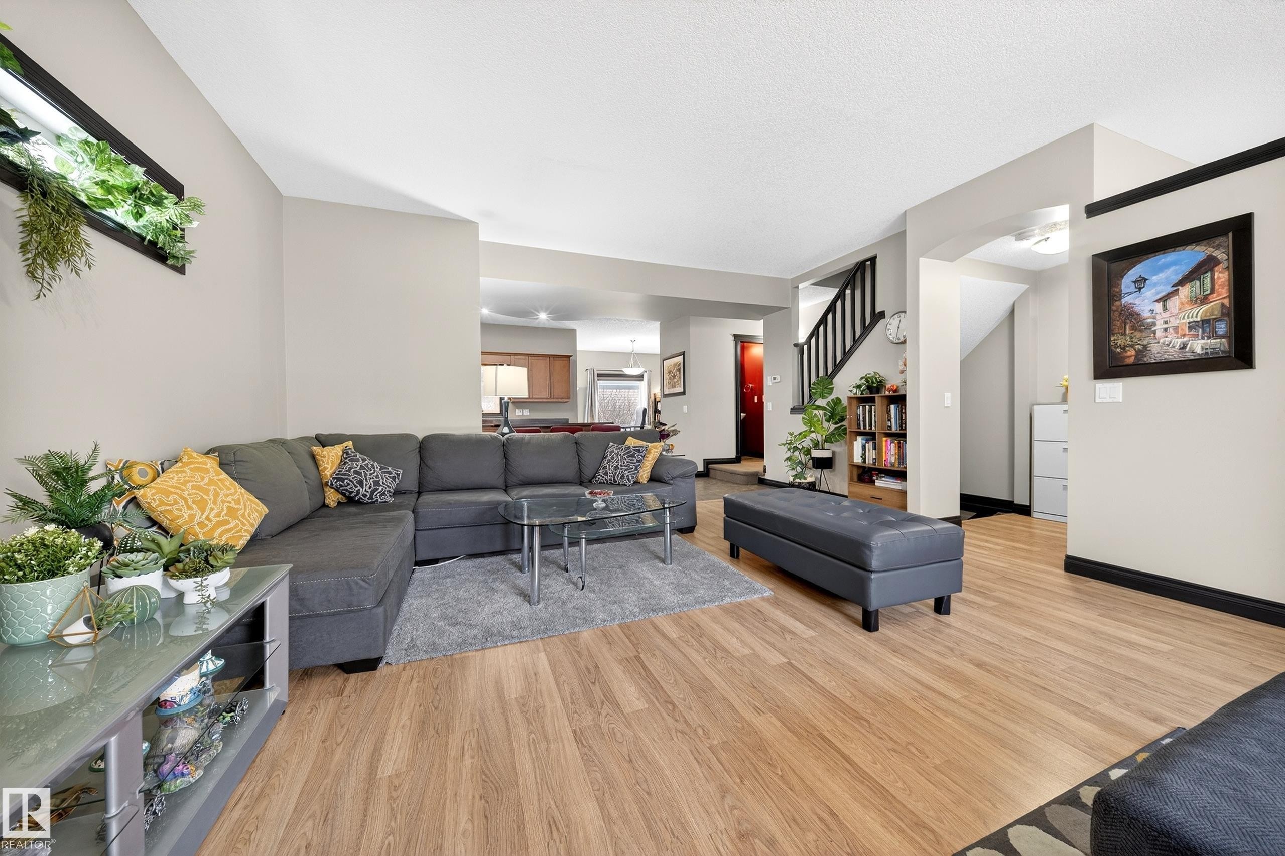 43 903 Rutherford Road, Edmonton, AB - Indoor Photo Showing Living Room