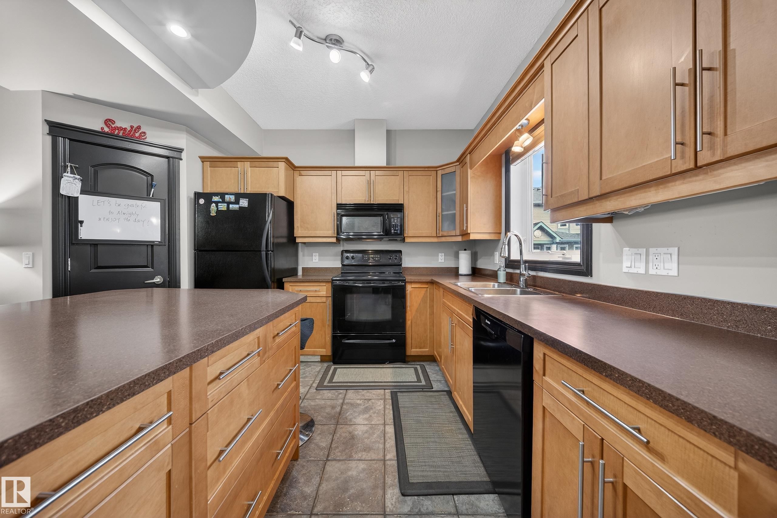 43 903 Rutherford Road, Edmonton, AB - Indoor Photo Showing Kitchen With Double Sink