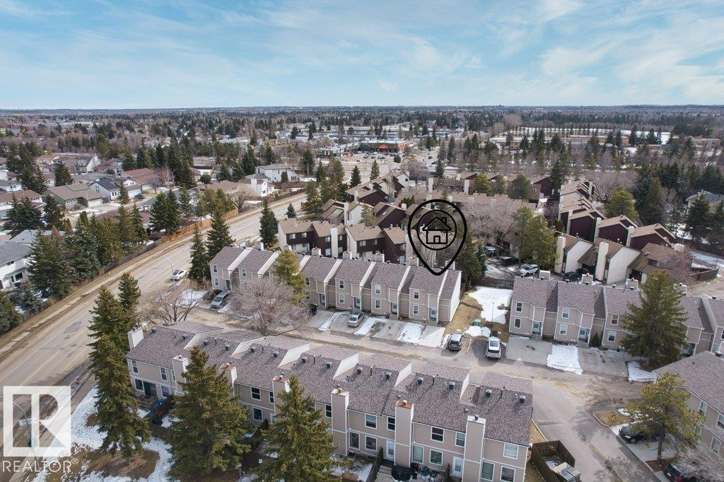 Aerial view of the property and surrounding neighborhood, featuring townhouses and mature trees - 638 Saddleback Road, Edmonton, AB - Outdoor With View