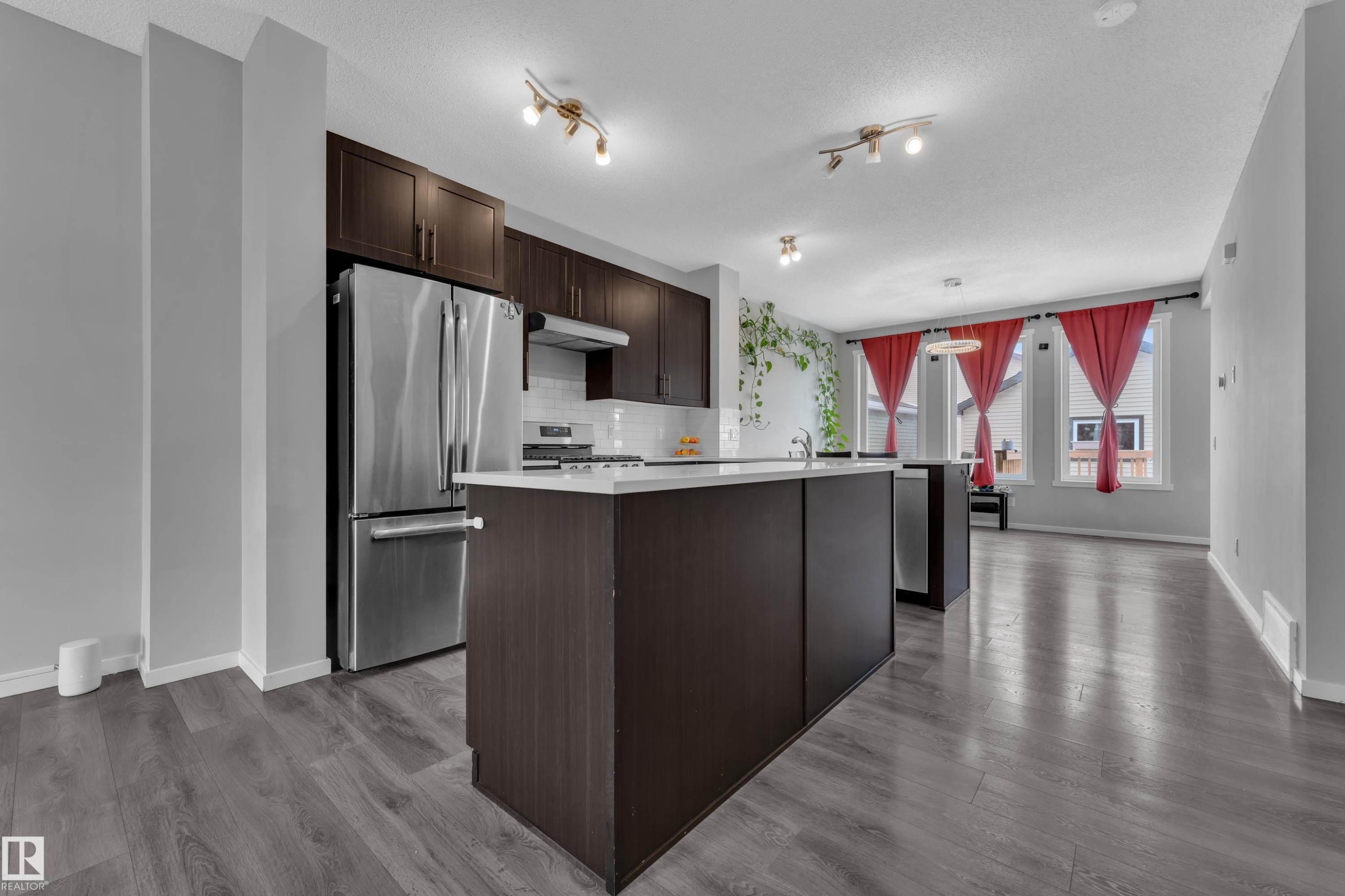 2611 Price Common, Edmonton, AB - Indoor Photo Showing Kitchen