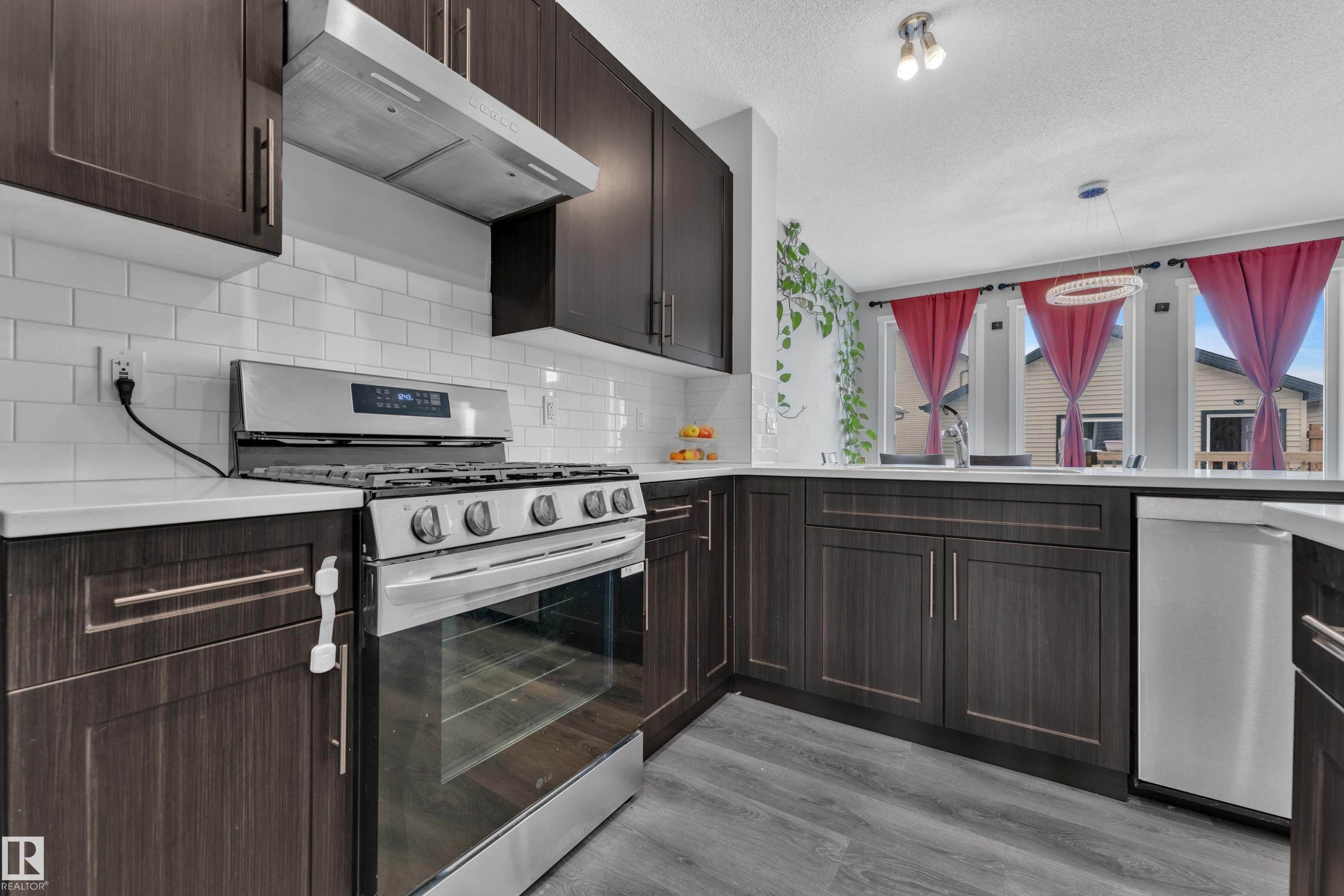 2611 Price Common, Edmonton, AB - Indoor Photo Showing Kitchen With Upgraded Kitchen