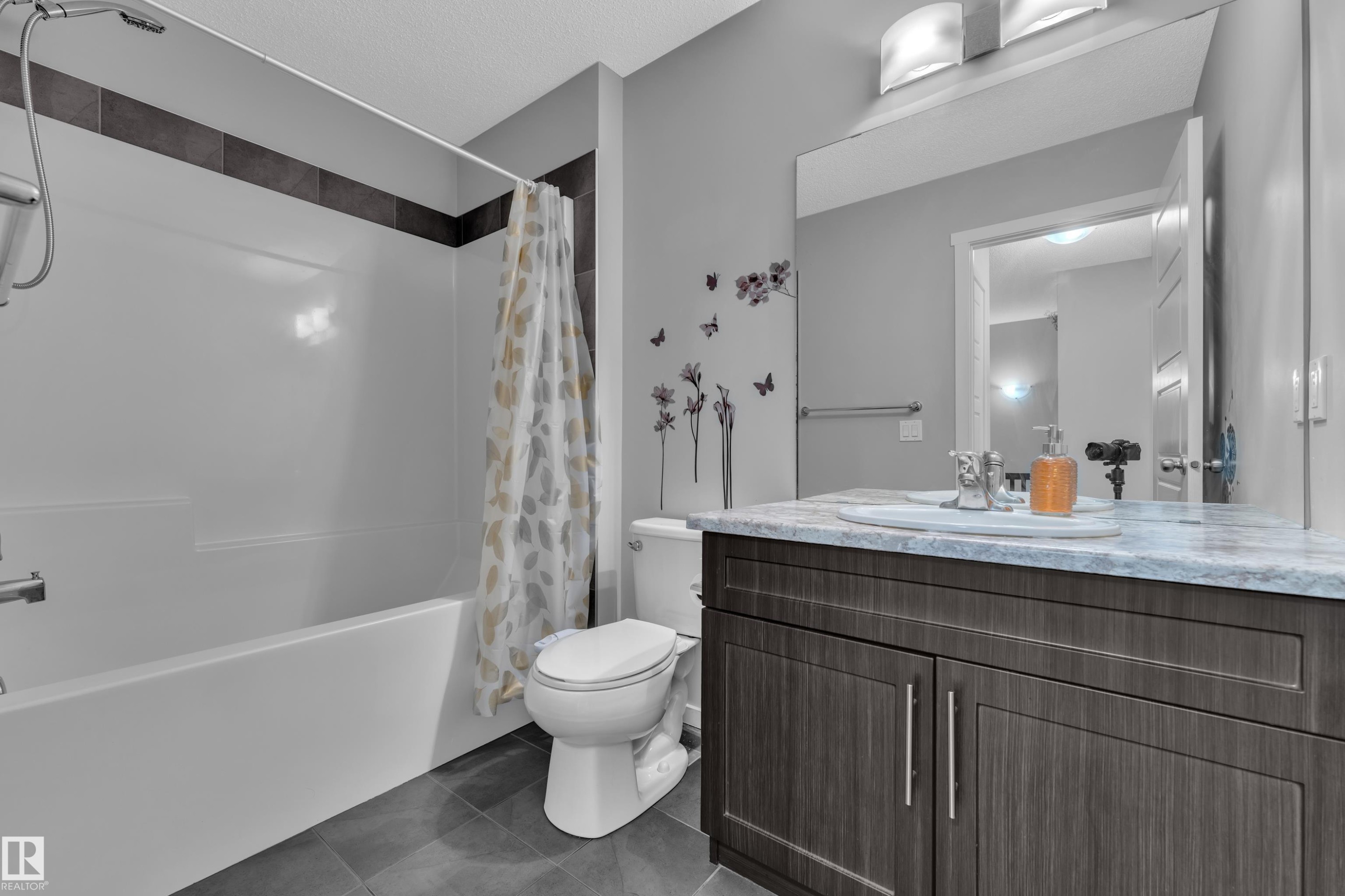 2611 Price Common, Edmonton, AB - Indoor Photo Showing Laundry Room