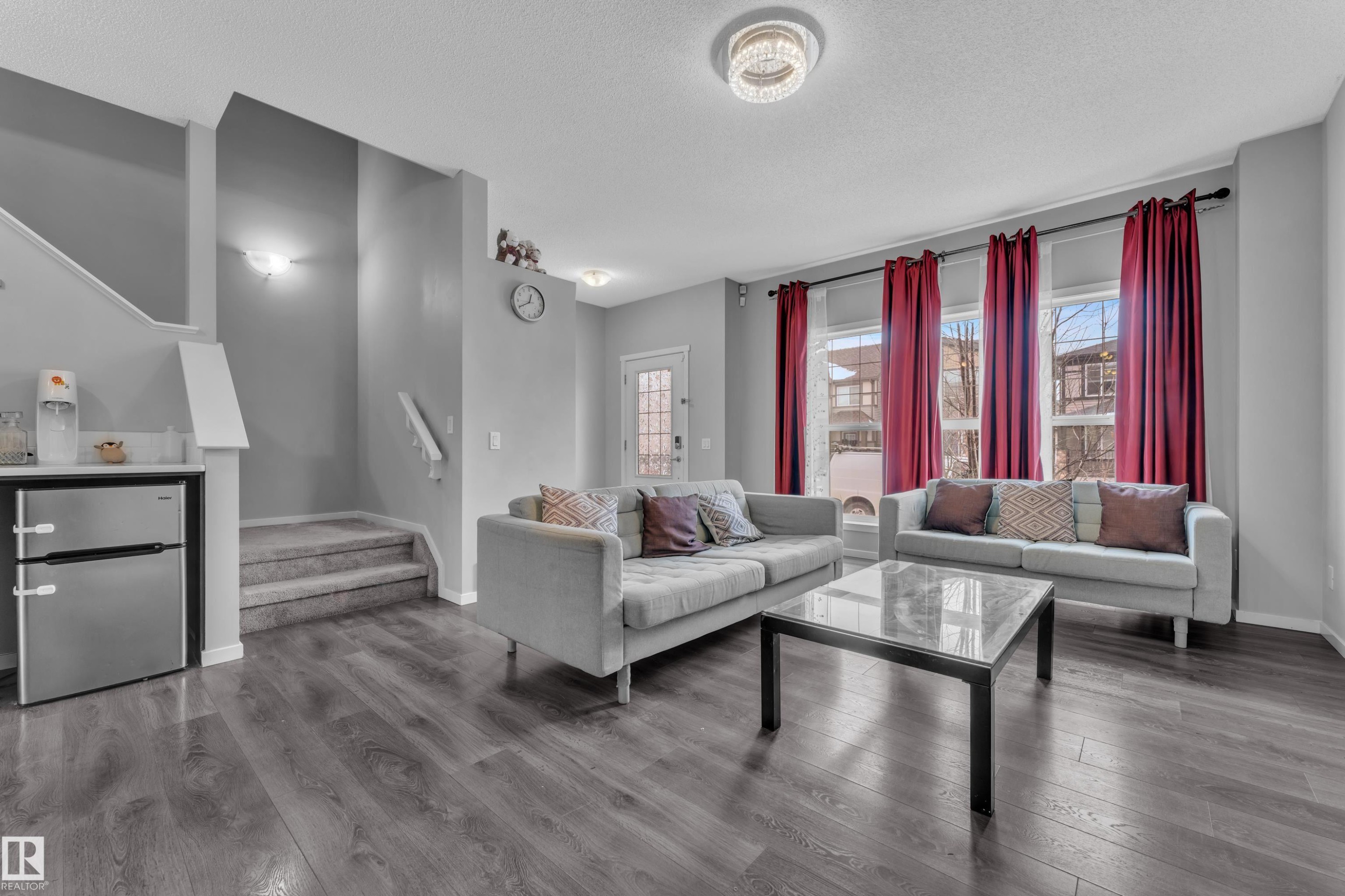 2611 Price Common, Edmonton, AB - Indoor Photo Showing Living Room