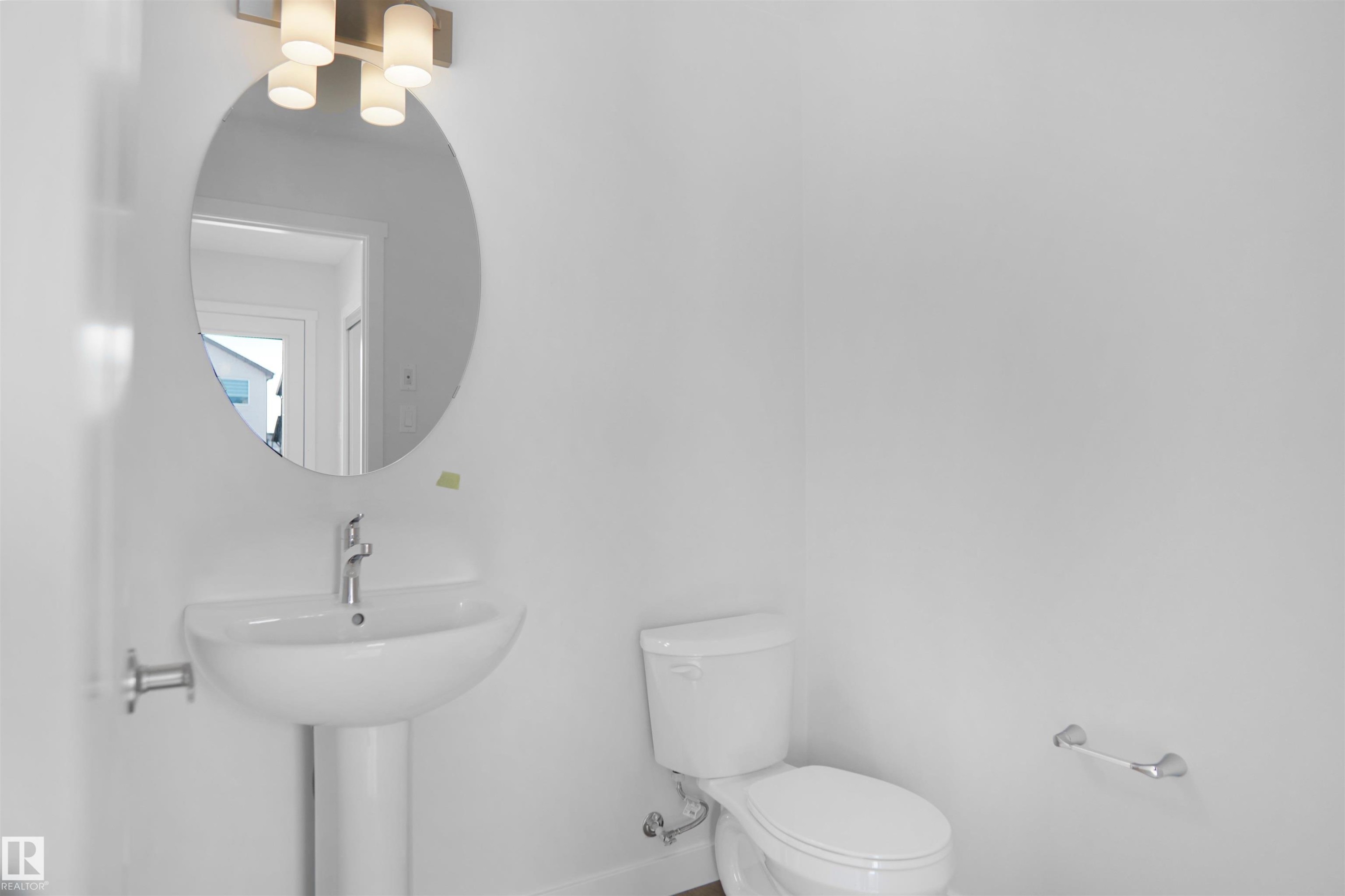 7351 181 Avenue, Edmonton, AB - Indoor Photo Showing Bathroom