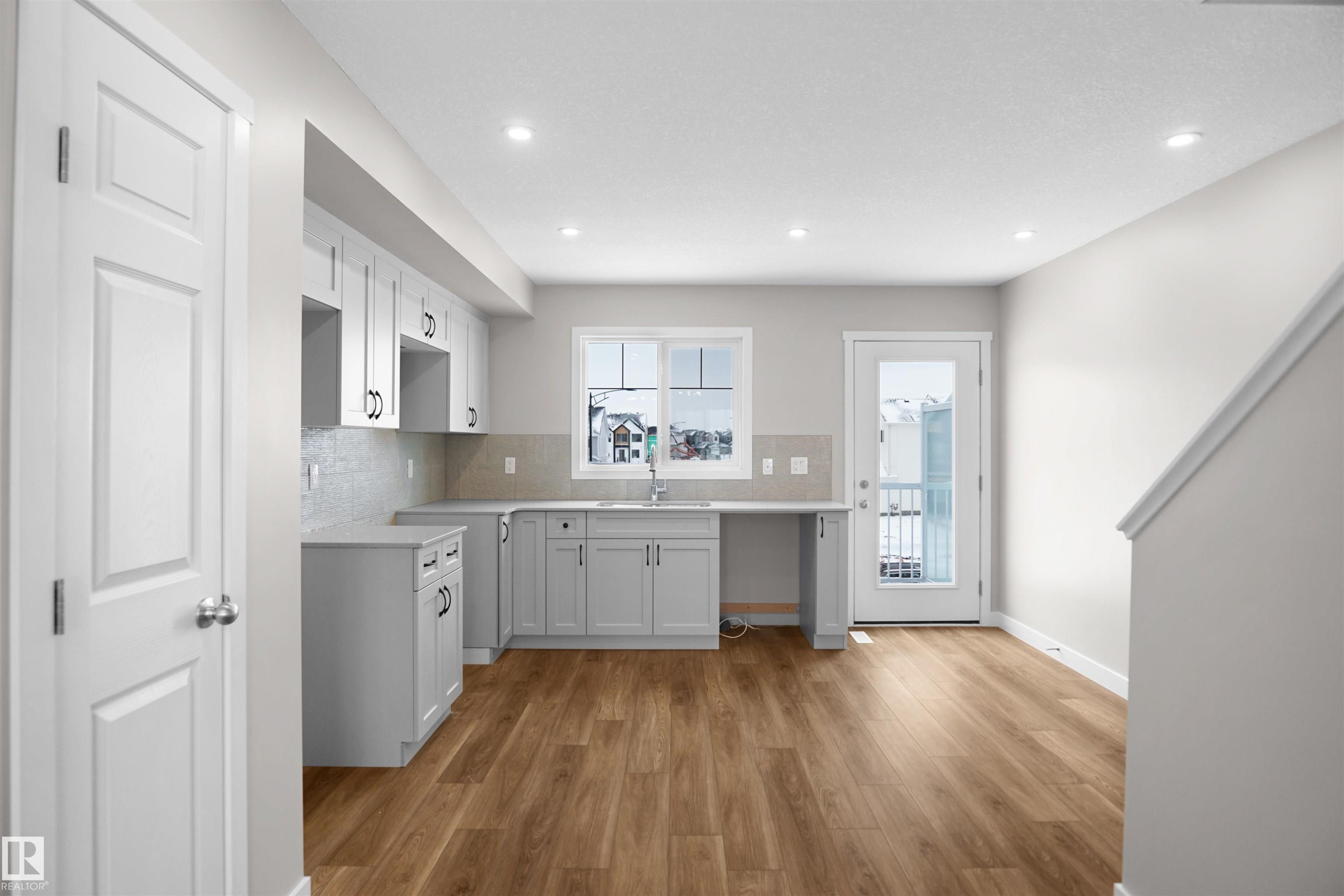 5135 River'S Edge Way Nw, Edmonton, AB - Indoor Photo Showing Kitchen