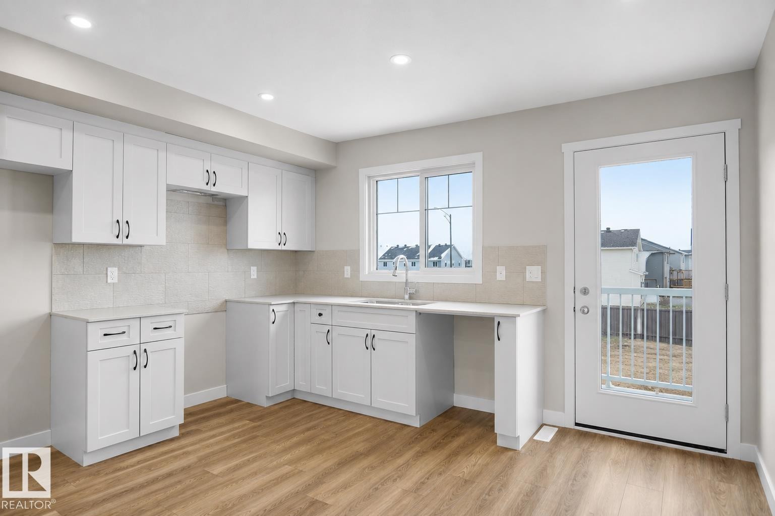 5135 River'S Edge Way Nw, Edmonton, AB - Indoor Photo Showing Kitchen