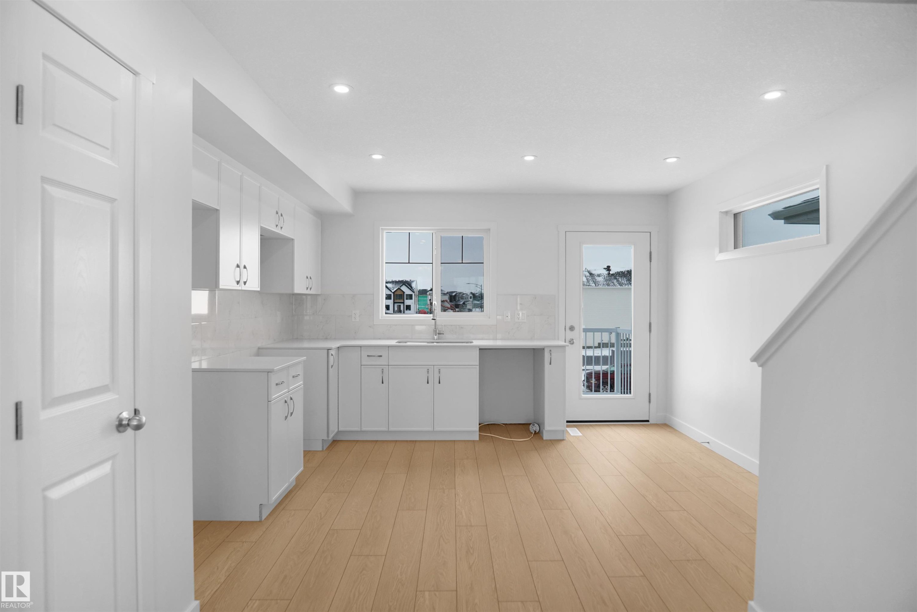 5133 River'S Edge Way, Edmonton, AB - Indoor Photo Showing Kitchen