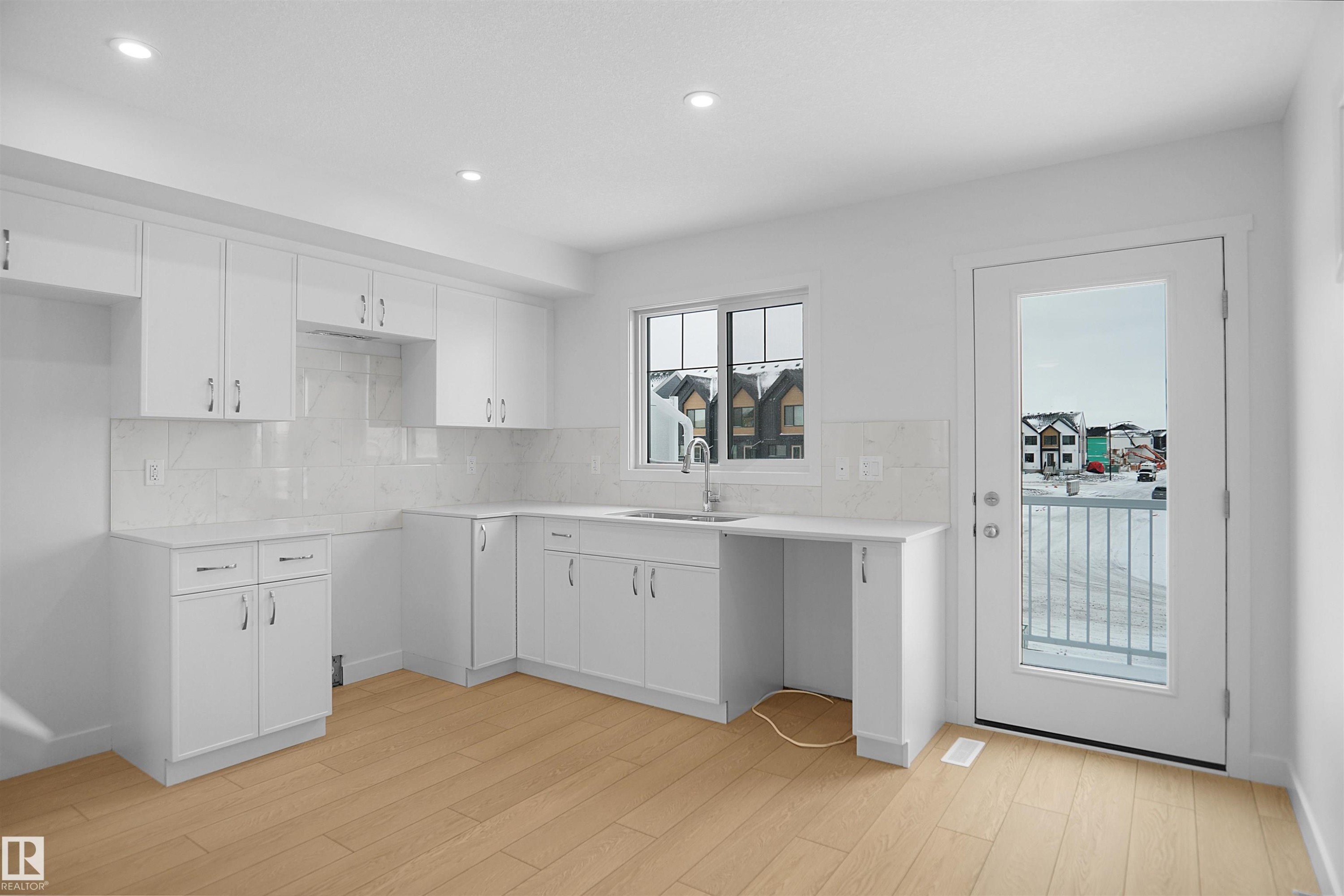 5133 River'S Edge Way, Edmonton, AB - Indoor Photo Showing Kitchen