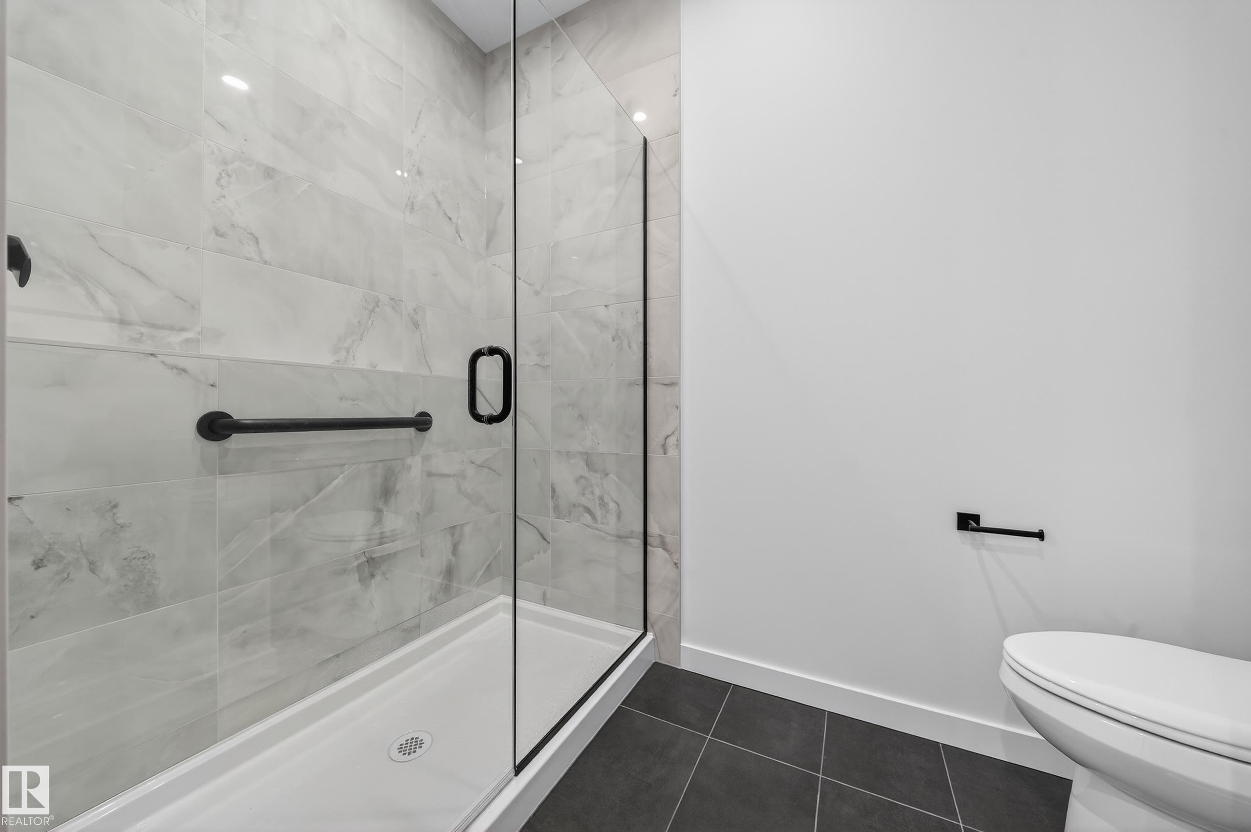 301 7459 May Common, Edmonton, AB - Indoor Photo Showing Bathroom