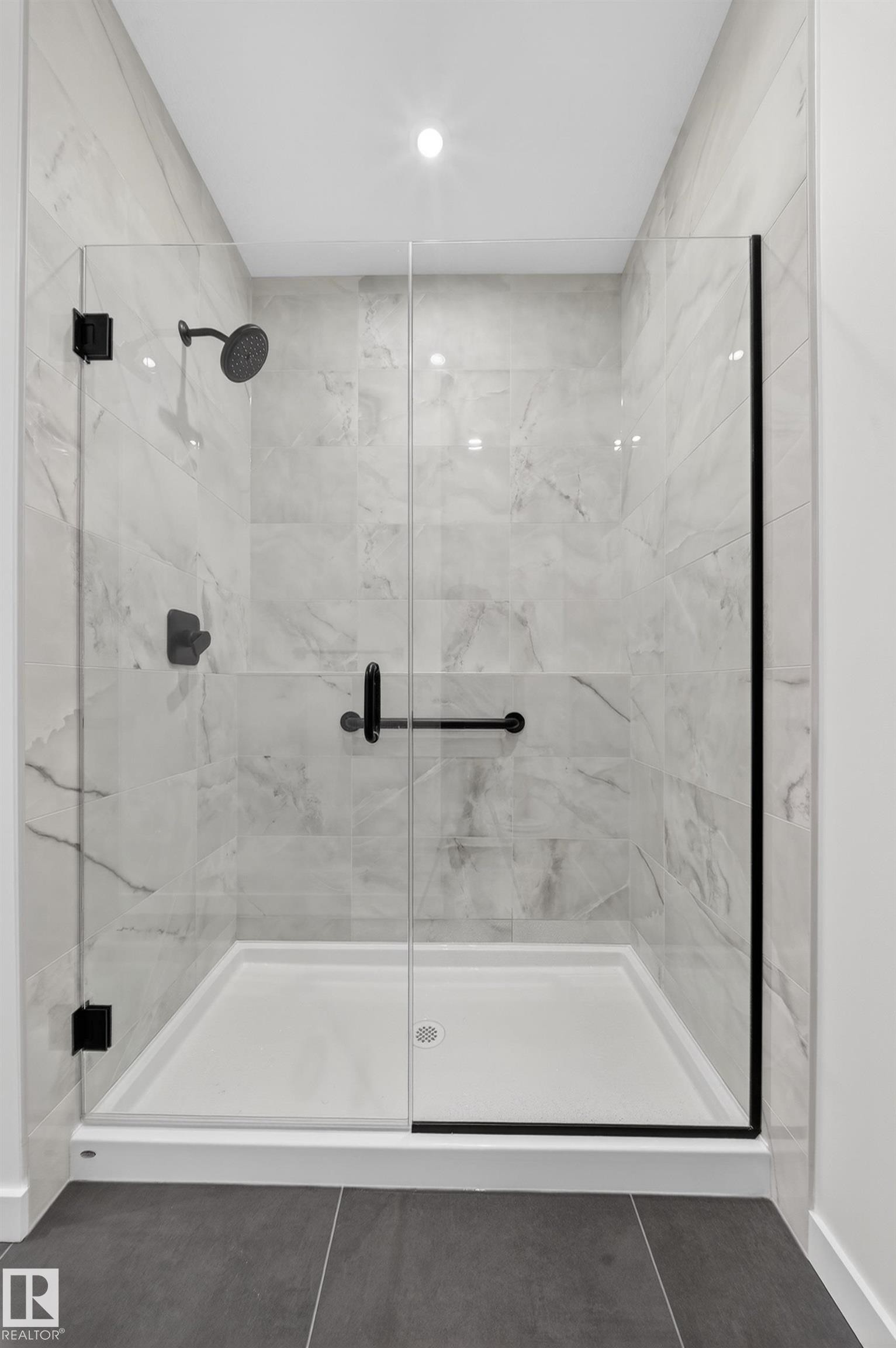 301 7459 May Common, Edmonton, AB - Indoor Photo Showing Bathroom