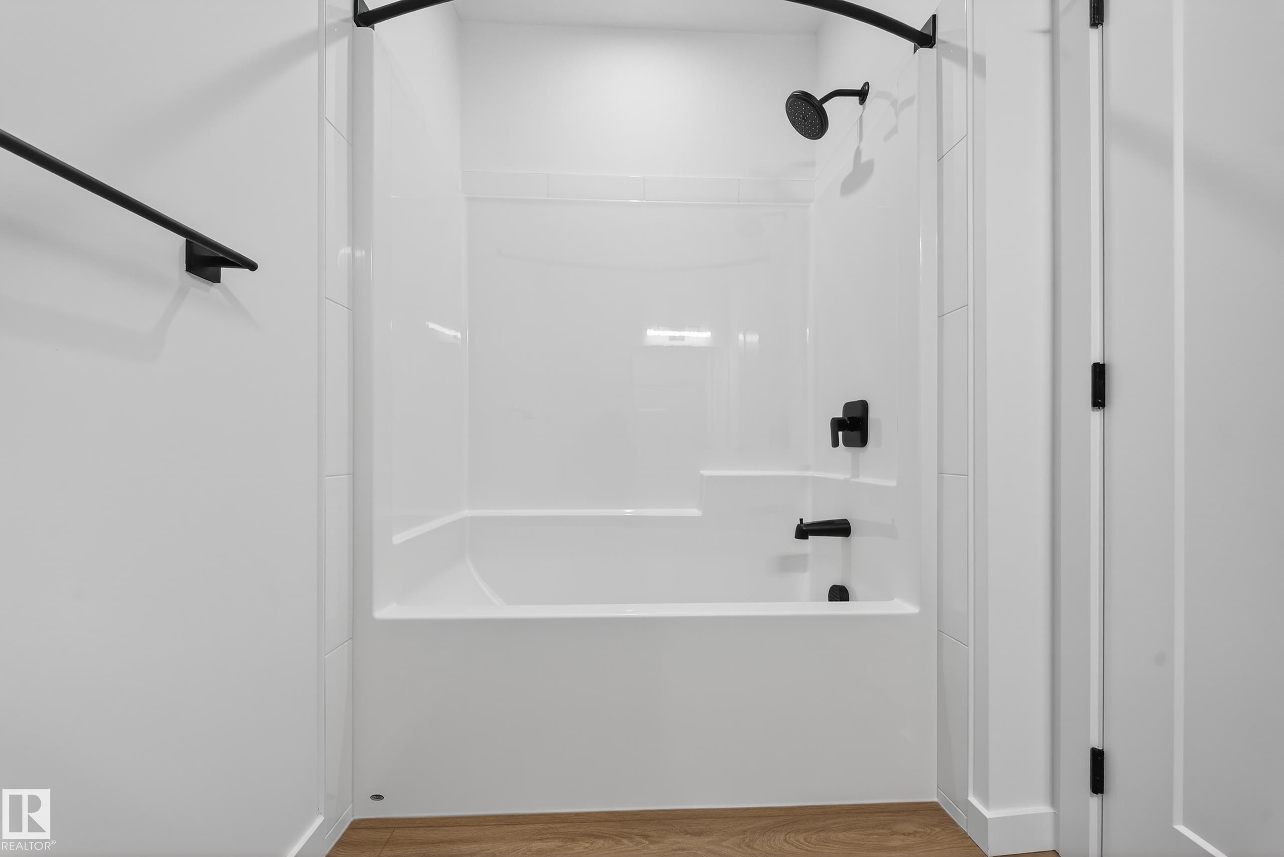 301 7459 May Common, Edmonton, AB - Indoor Photo Showing Bathroom