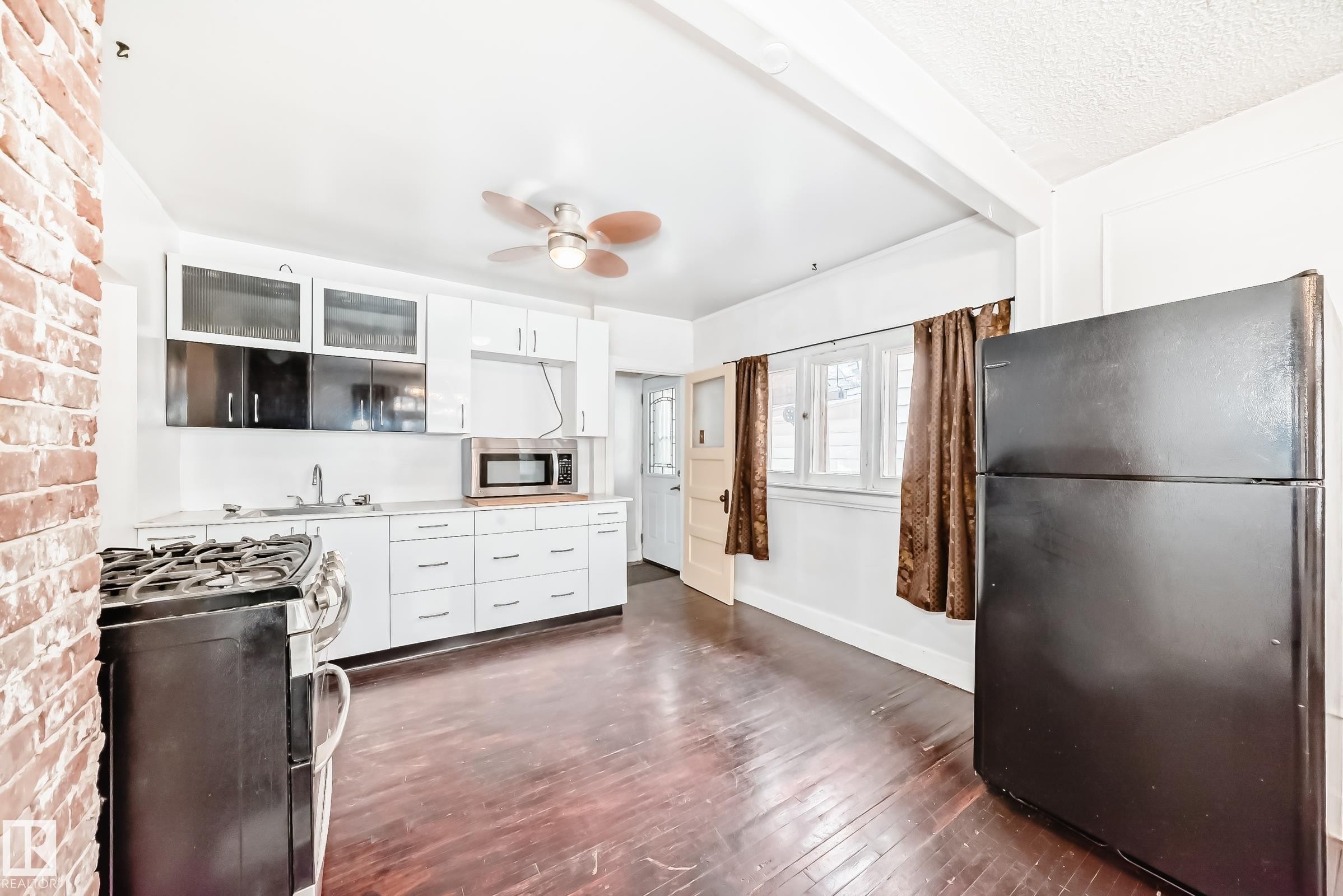 11619 96 Street, Edmonton, AB - Indoor Photo Showing Kitchen