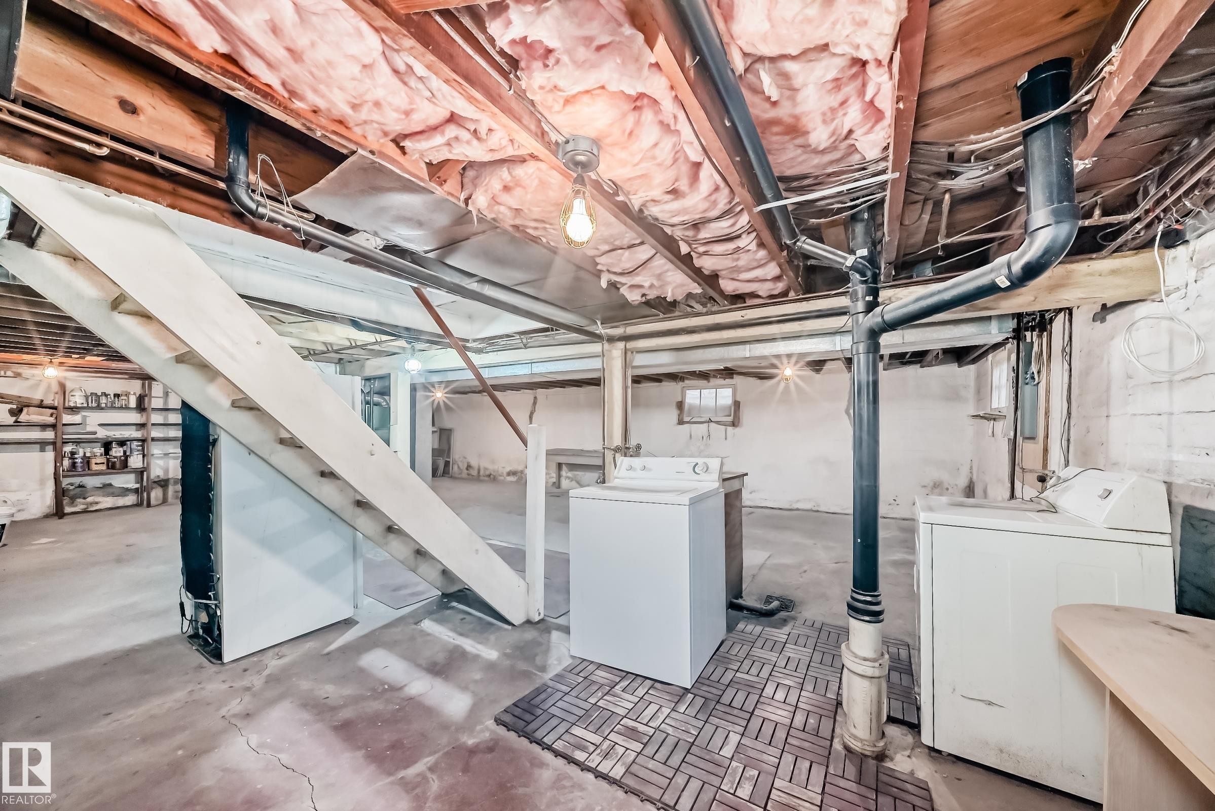 11619 96 Street, Edmonton, AB - Indoor Photo Showing Laundry Room