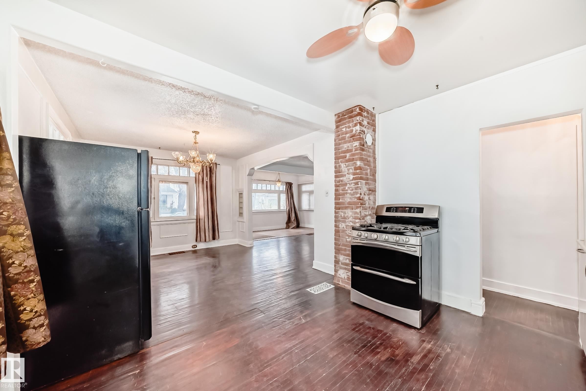 11619 96 Street, Edmonton, AB - Indoor