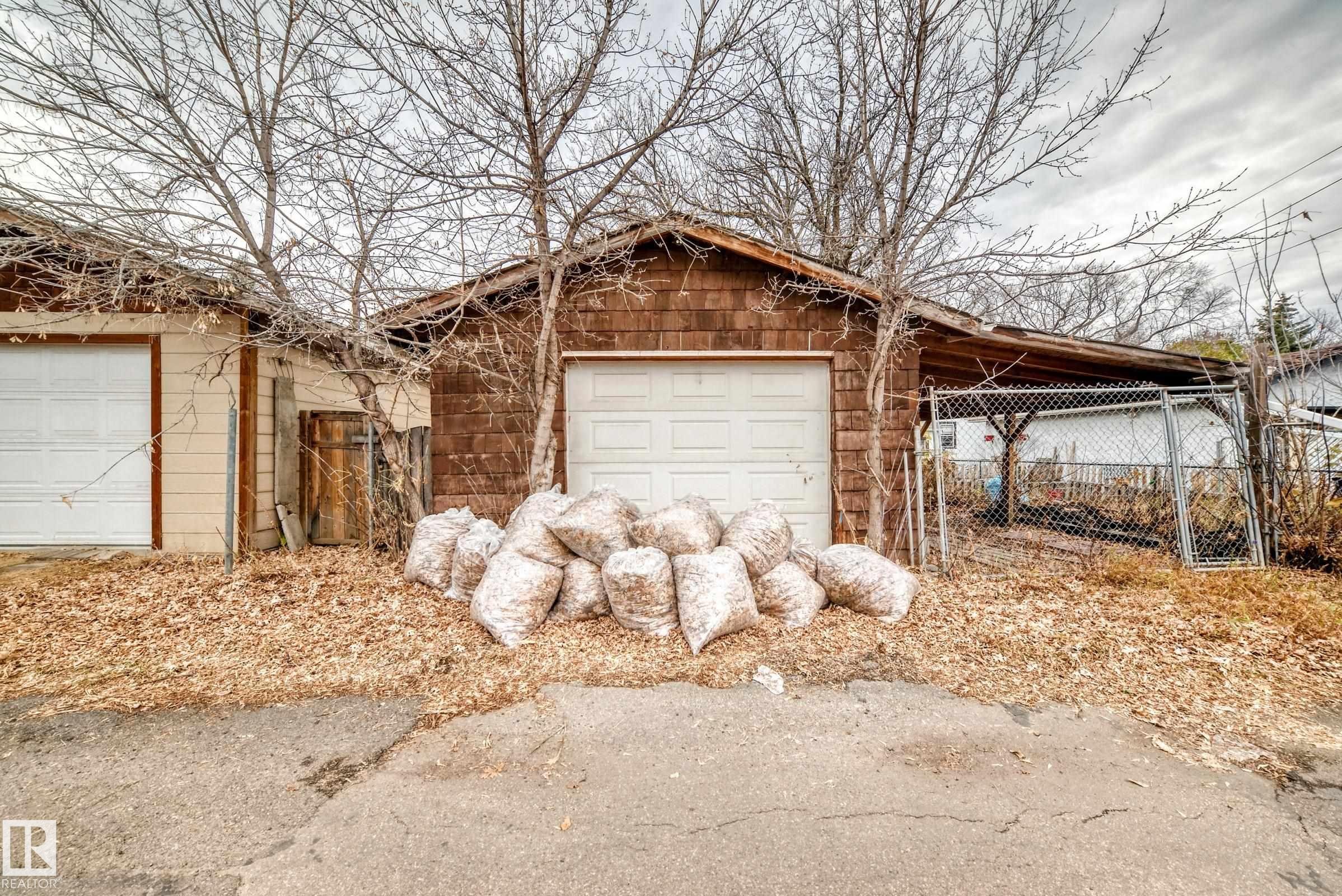 11619 96 Street, Edmonton, AB - Outdoor