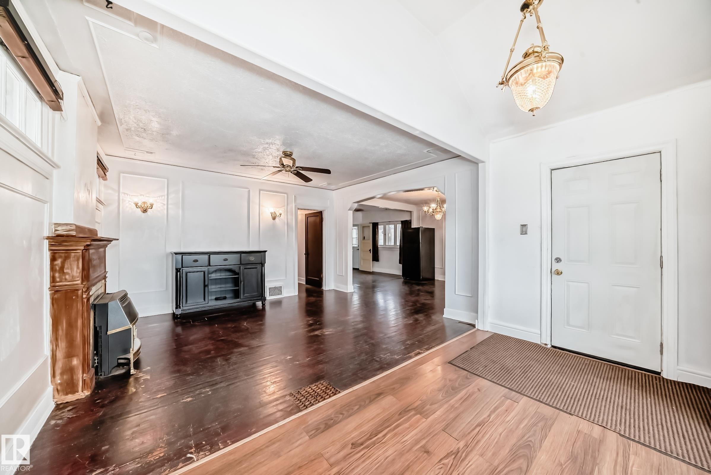 11619 96 Street, Edmonton, AB - Indoor