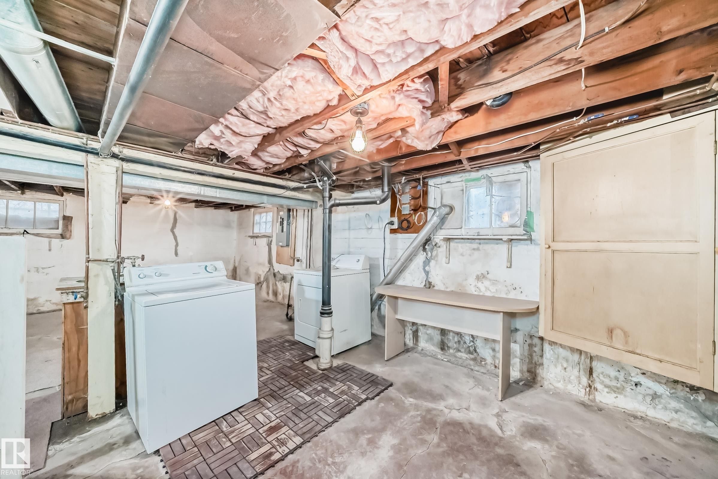 11619 96 Street, Edmonton, AB - Indoor Photo Showing Laundry Room