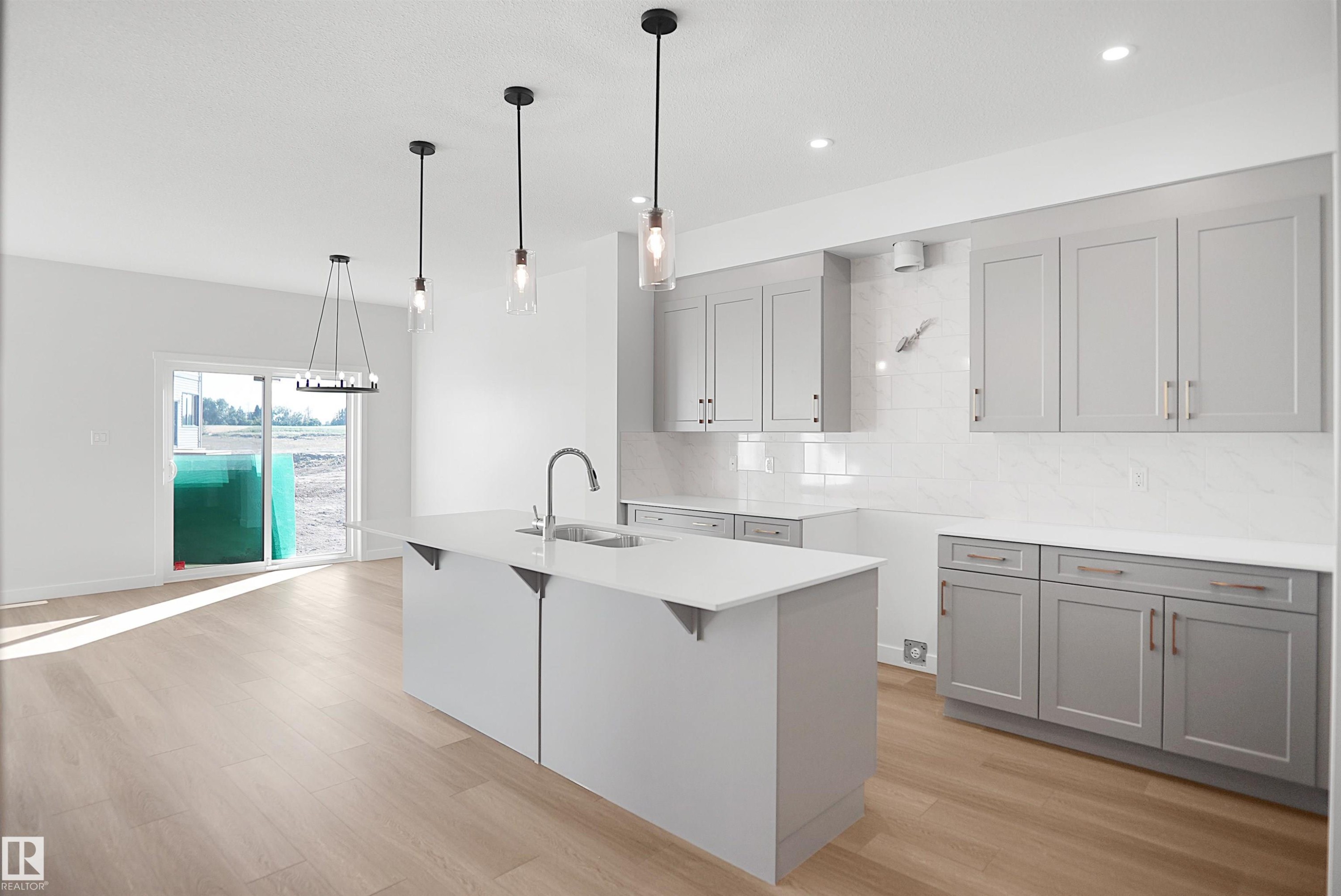 1015 14 Avenue Nw, Edmonton, AB