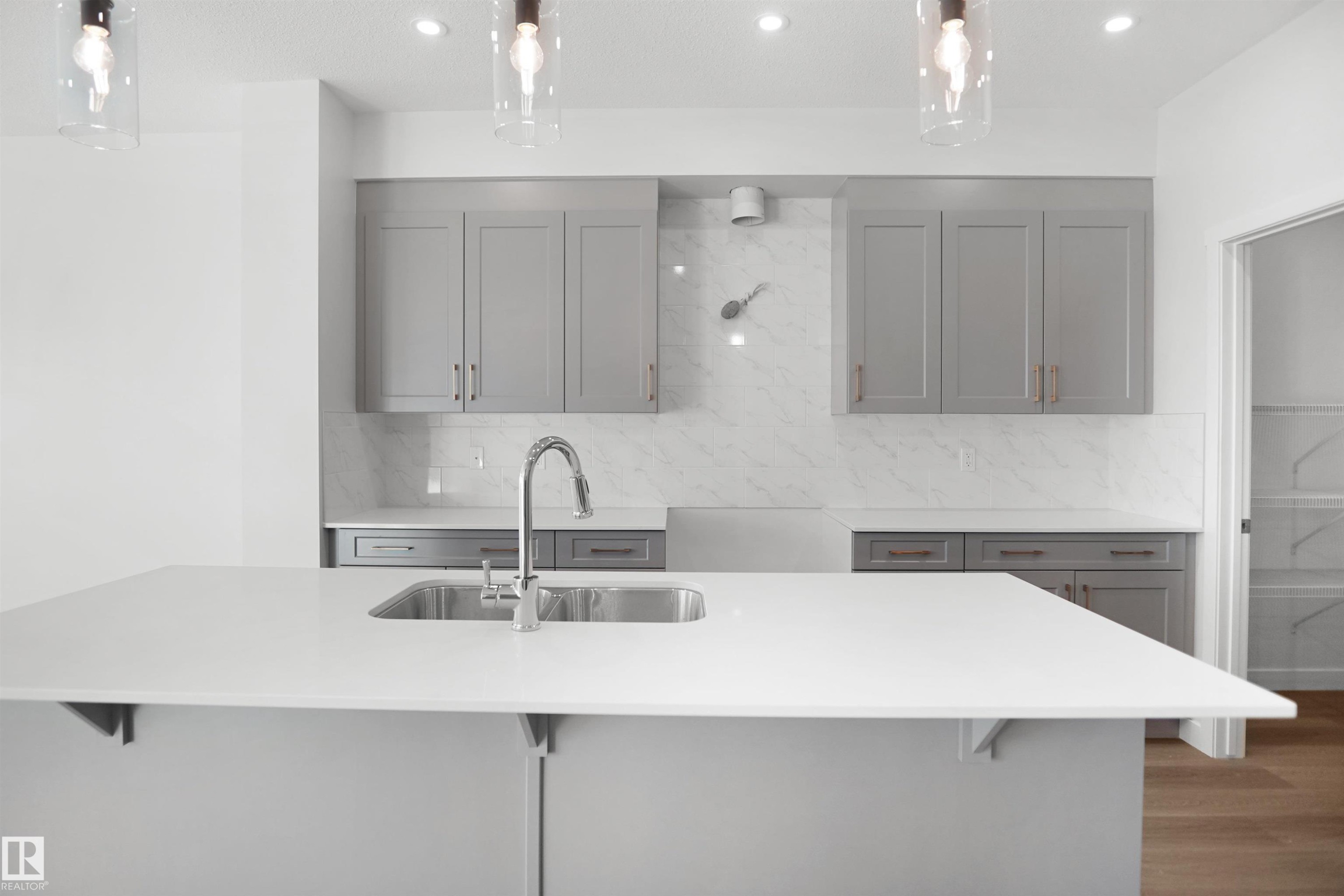 1015 14 Avenue Nw, Edmonton, AB