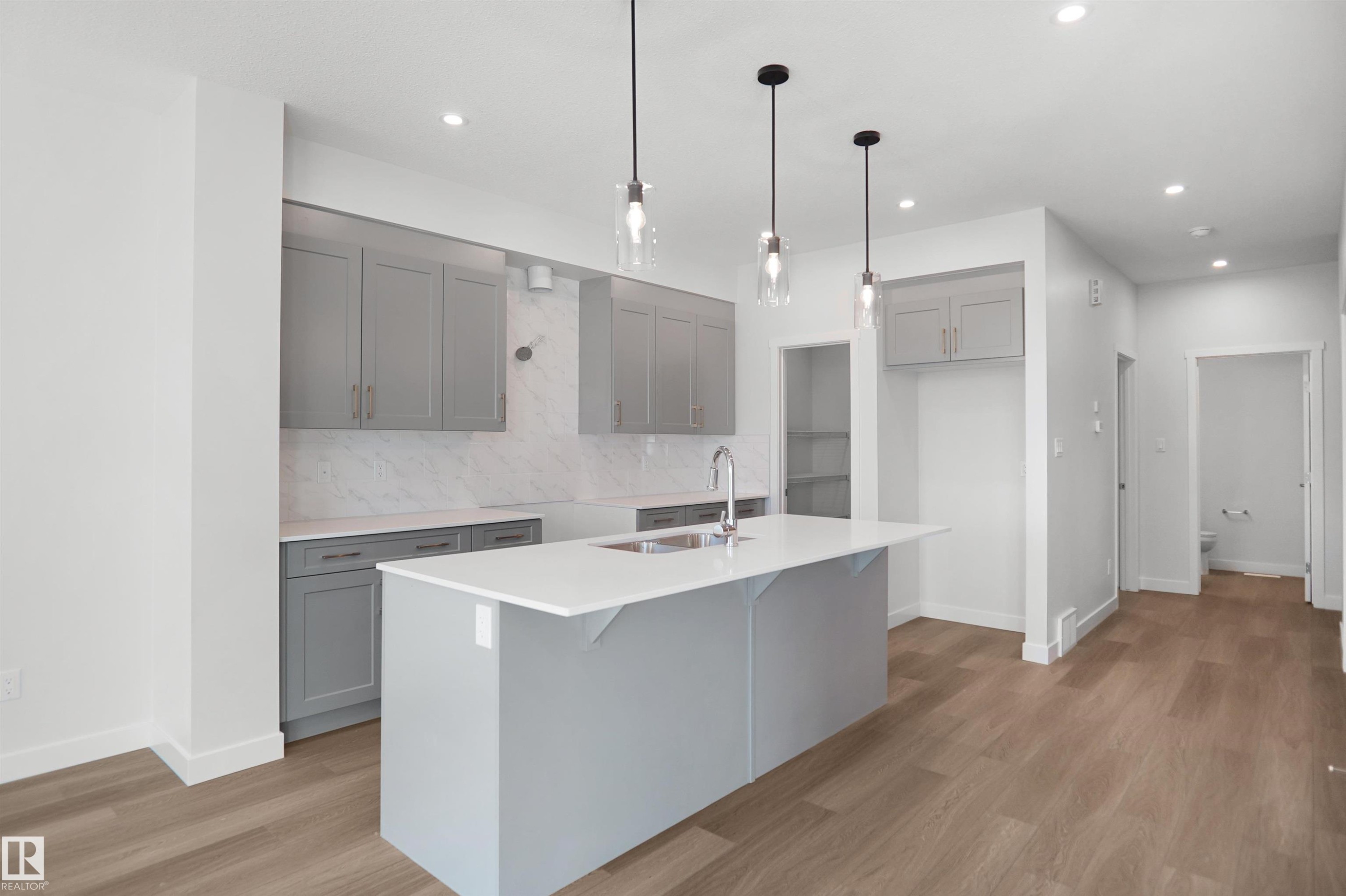 1015 14 Avenue Nw, Edmonton, AB