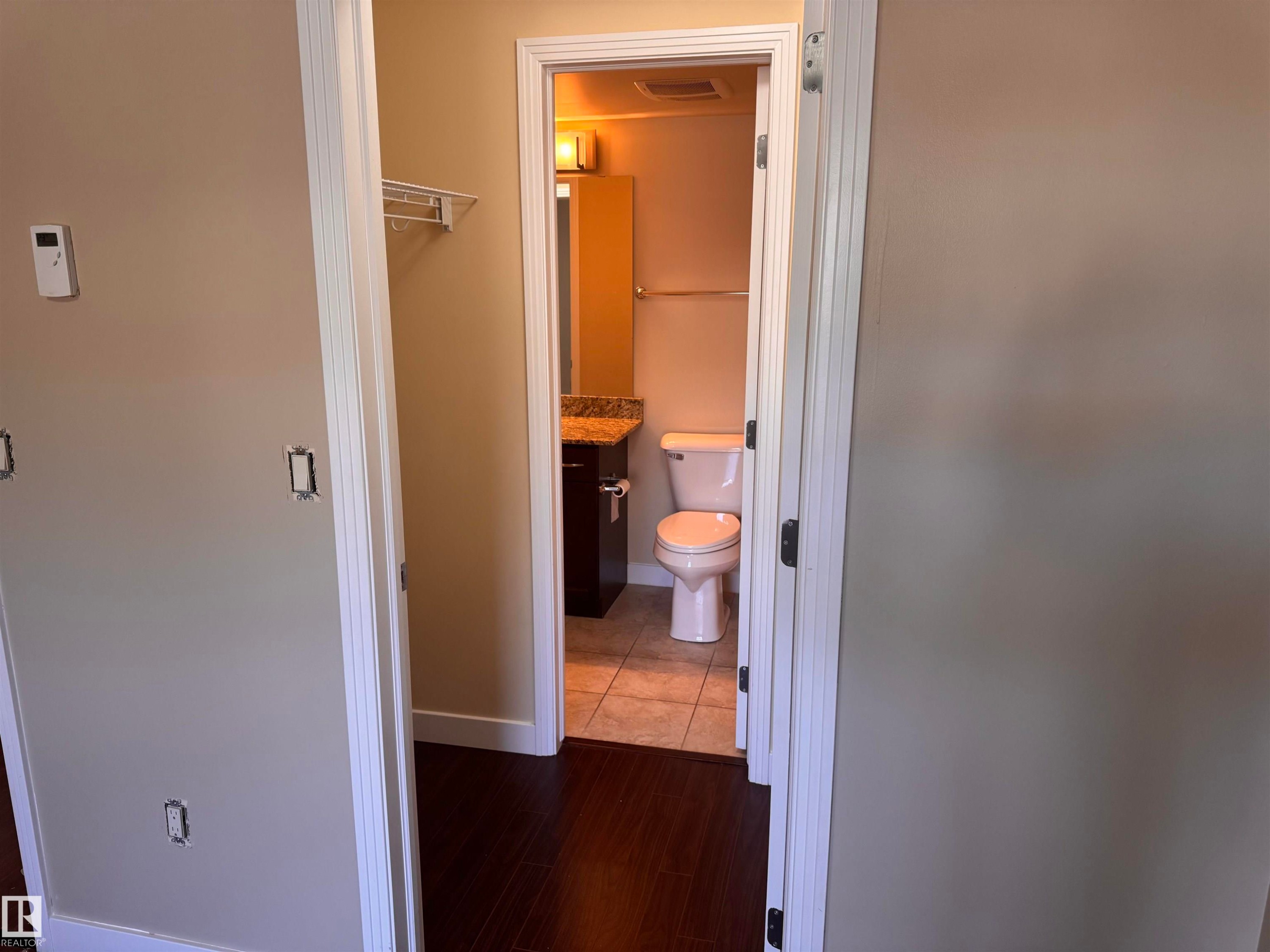 224 2045 Grantham Court, Edmonton, AB - Indoor Photo Showing Bathroom
