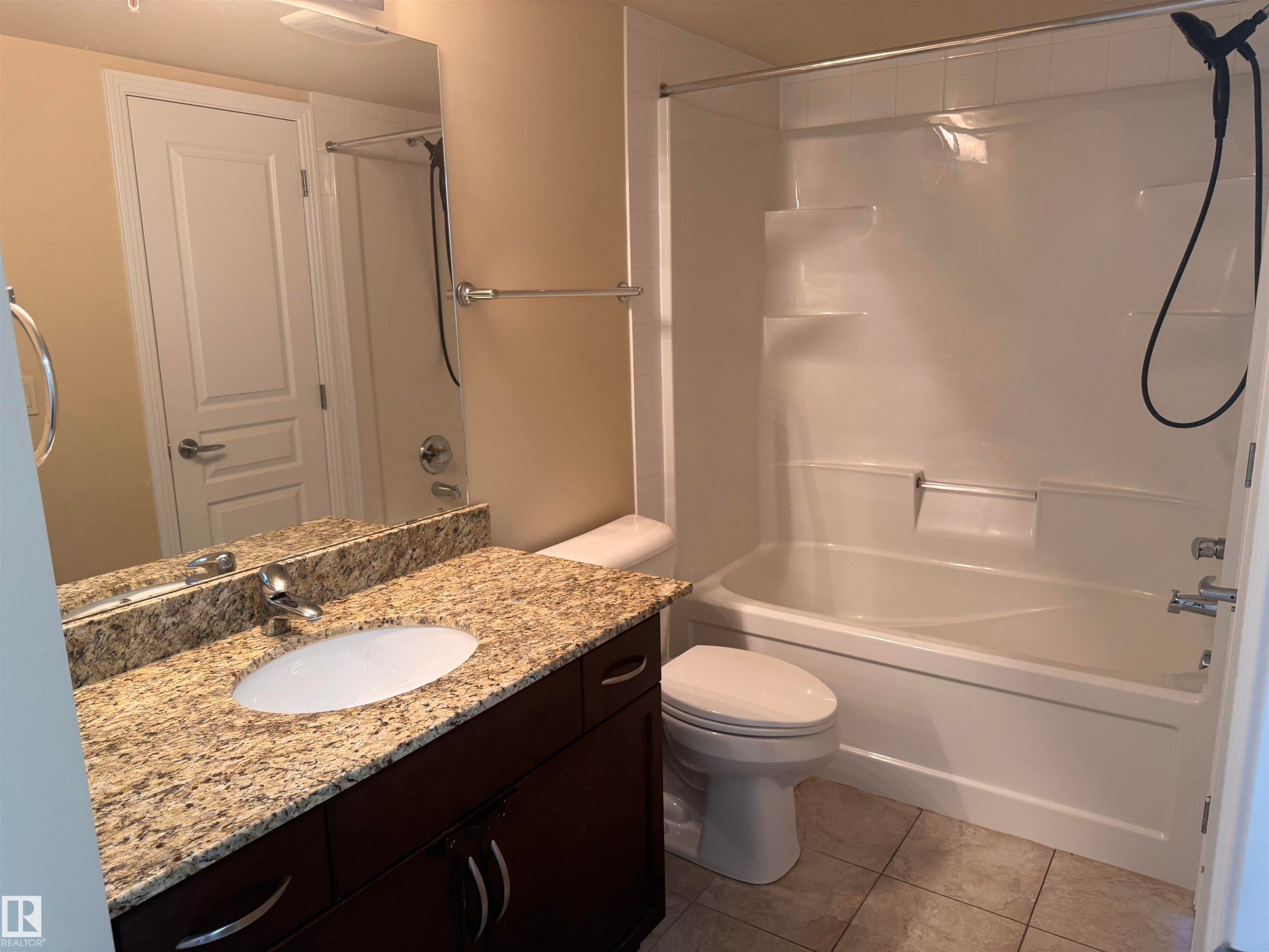 224 2045 Grantham Court, Edmonton, AB - Indoor Photo Showing Bathroom