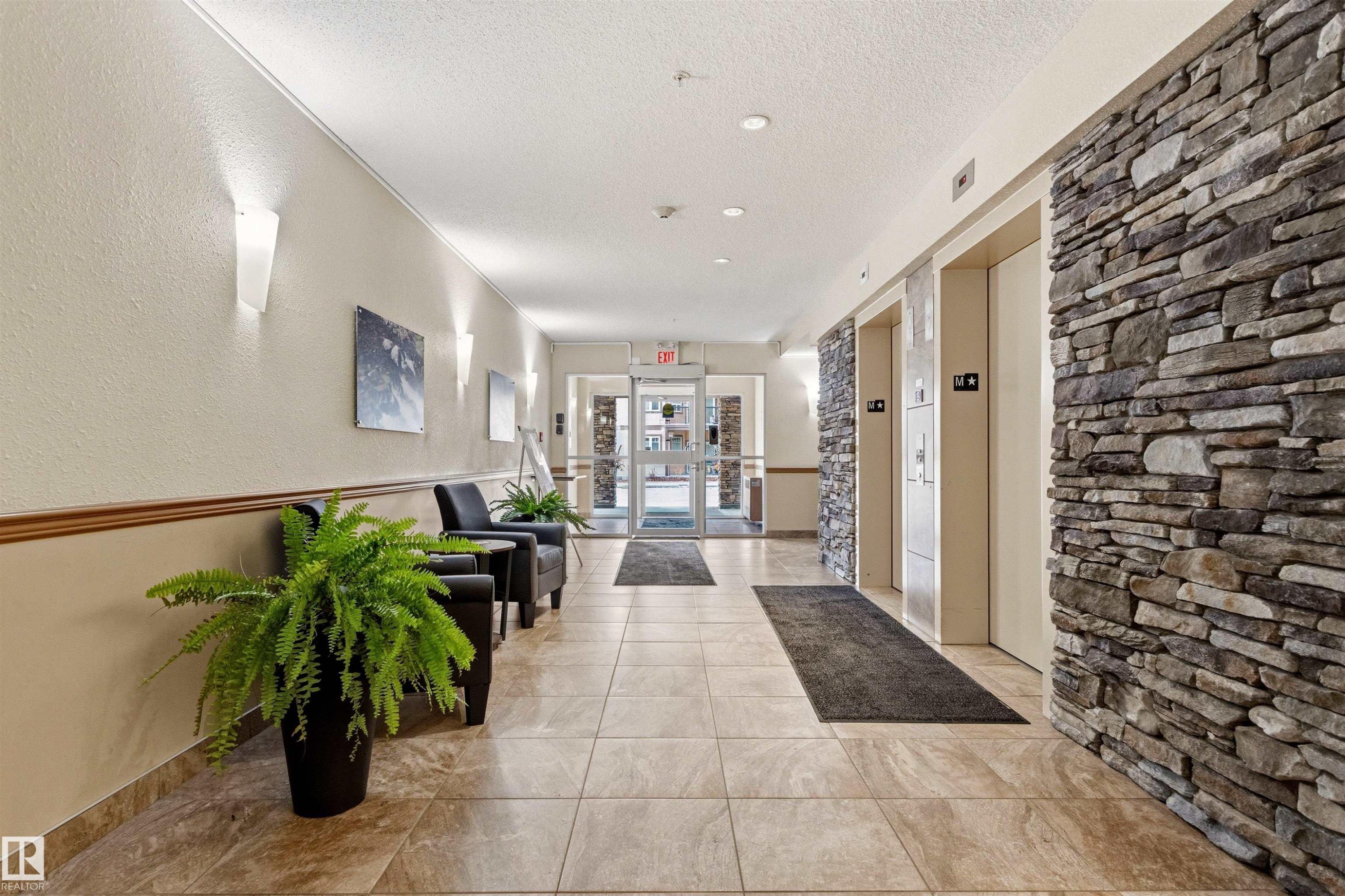 224 2045 Grantham Court, Edmonton, AB - Indoor Photo Showing Other Room