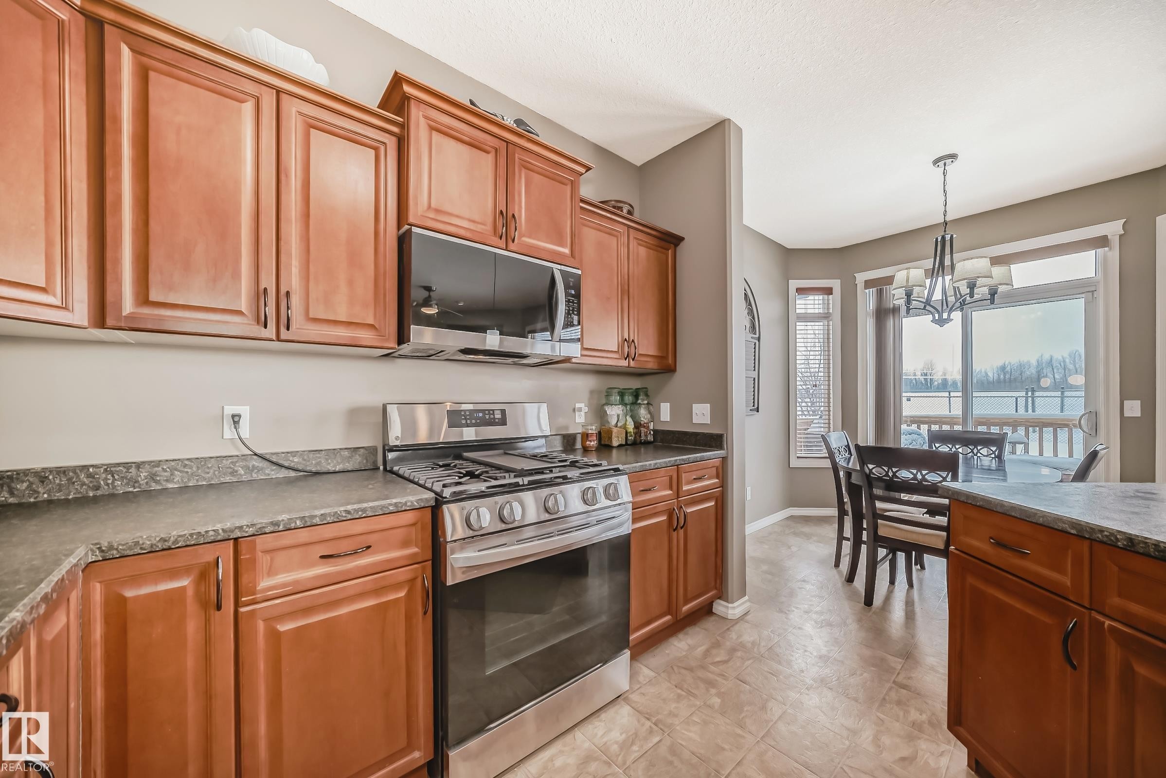 104 Westerra Boulevard, Stony Plain, AB - Indoor Photo Showing Kitchen