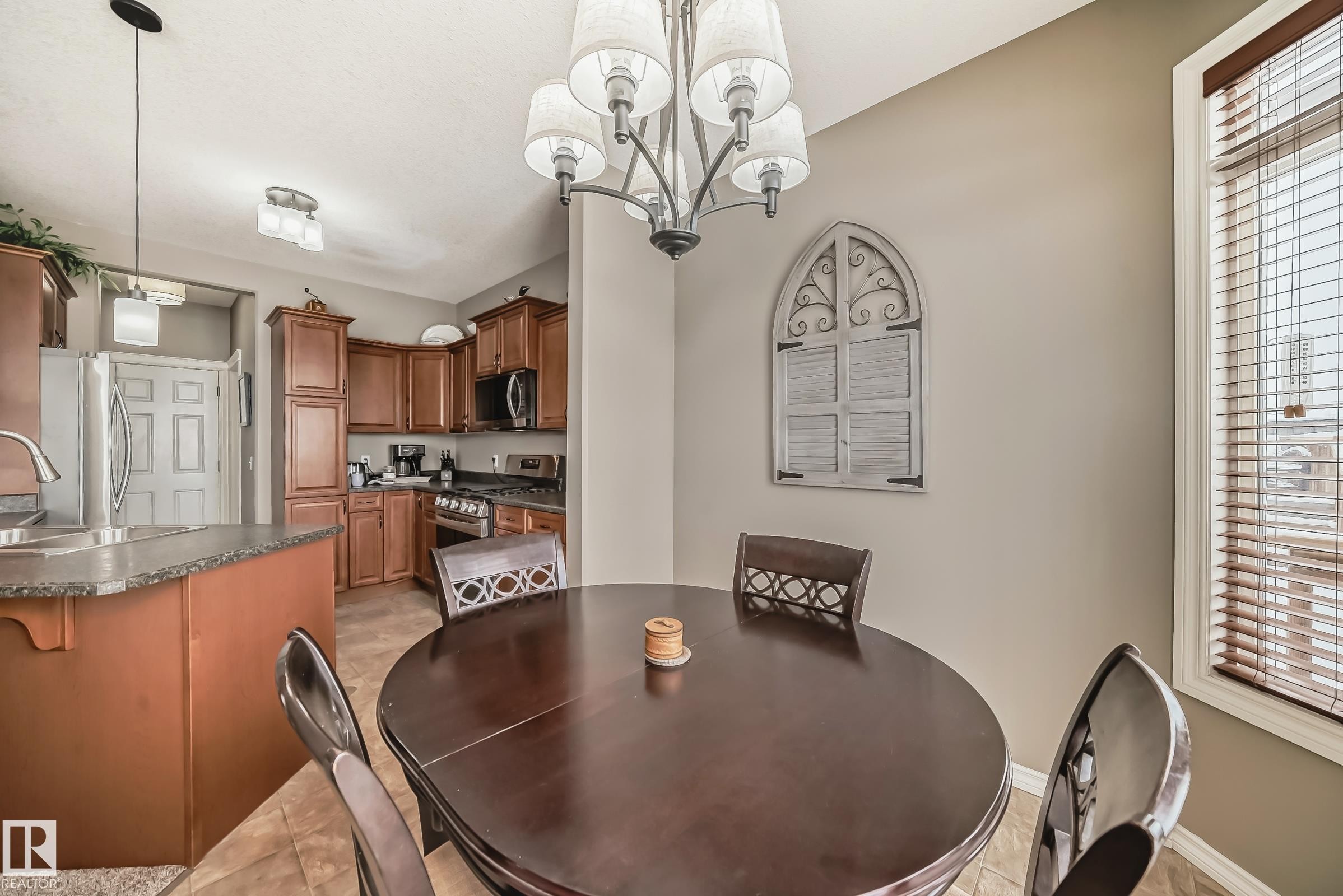 104 Westerra Boulevard, Stony Plain, AB - Indoor Photo Showing Dining Room