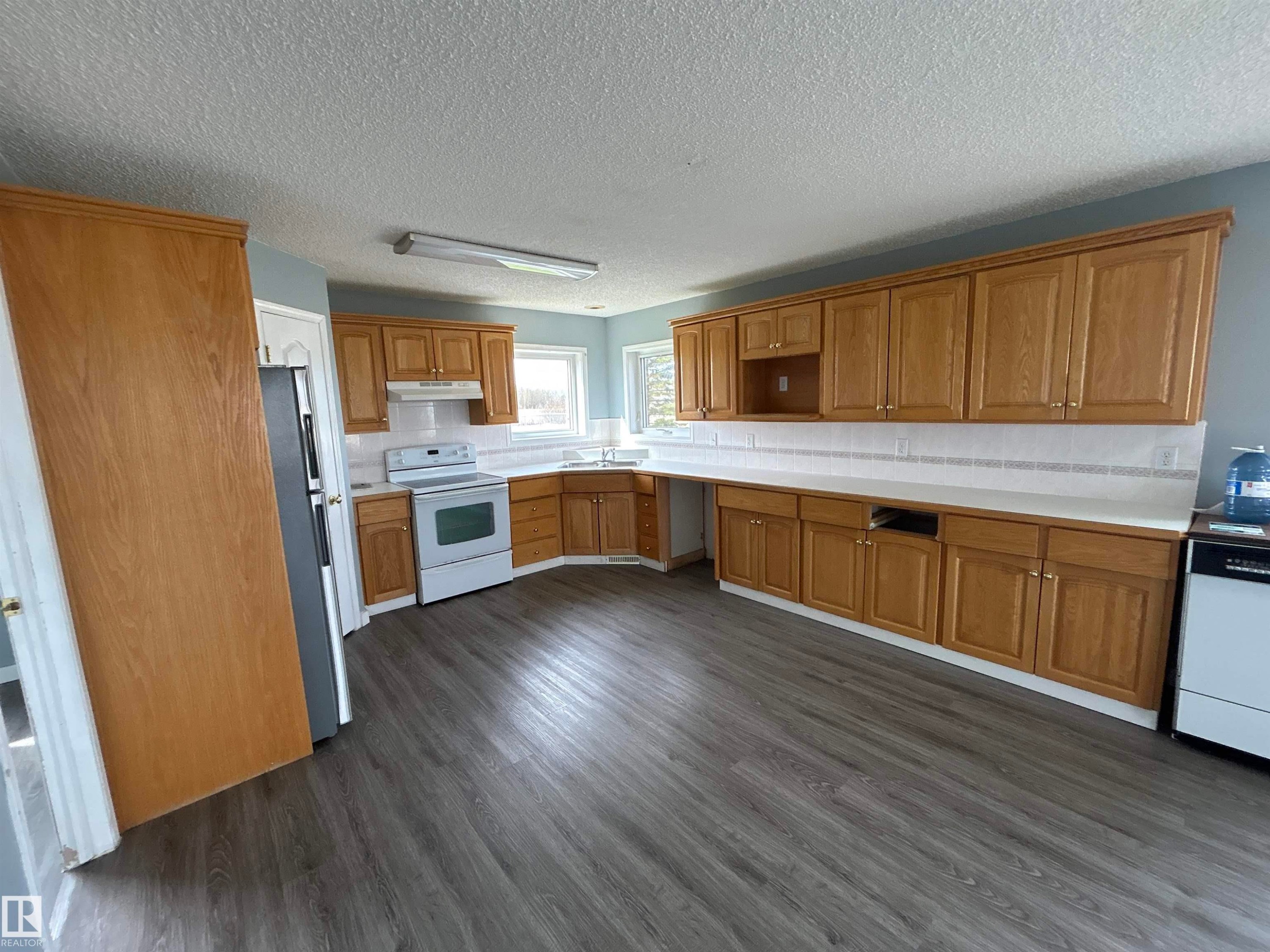 4420 50 Street, Rural Lamont County, AB - Indoor Photo Showing Kitchen With Double Sink
